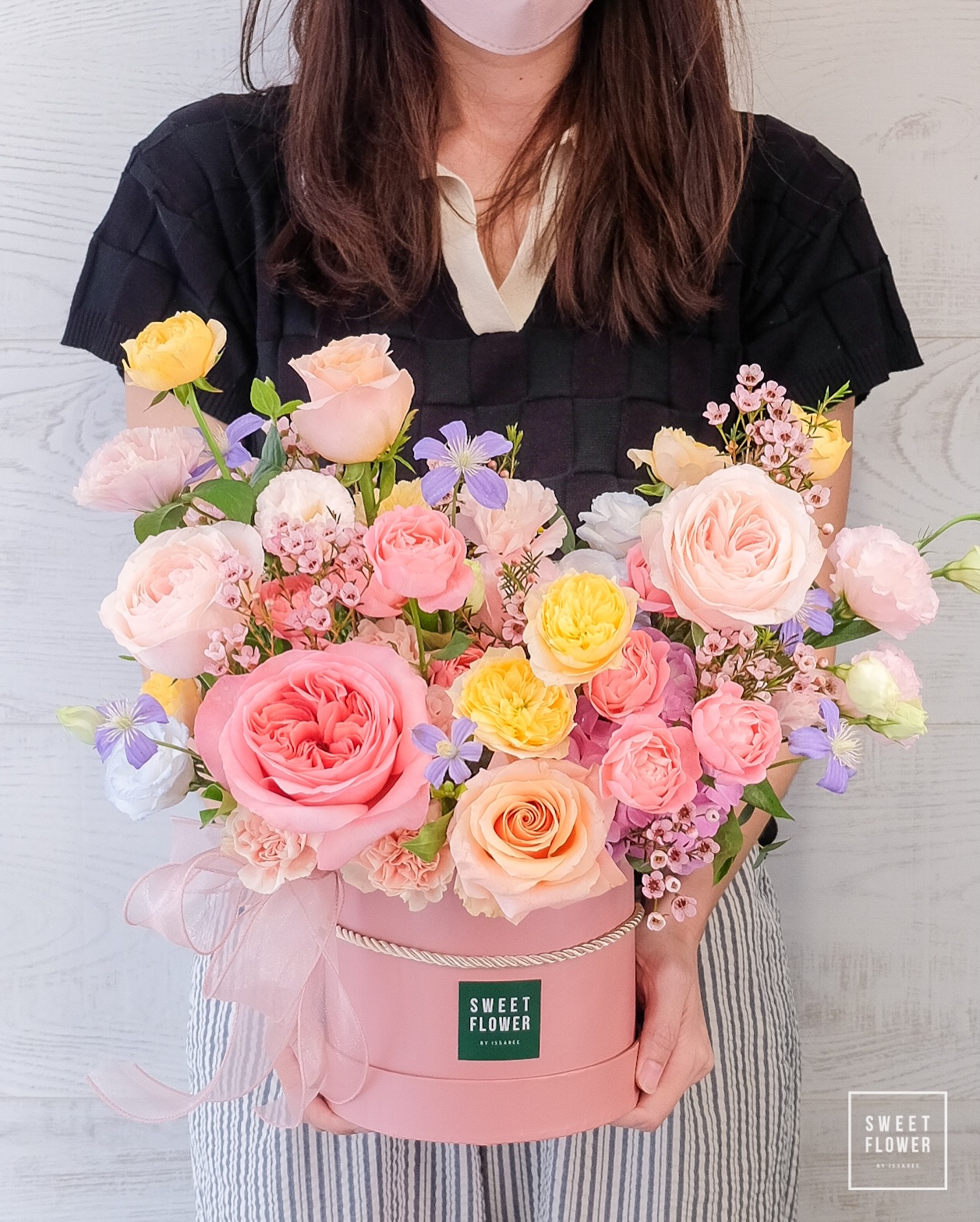 กล่อง พาสเทล หวาน ดอกไม้หลัก กุหลาบ คาร์เนชั่น เดซี่/มาร์กาเร็ต — ผลงานร้านดอกไม้ Sweetflower by Issaree