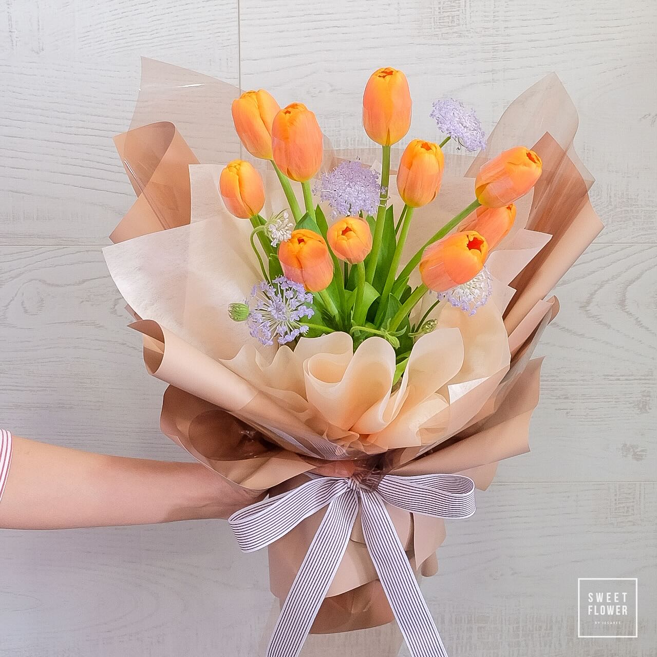 ช่อ ส้ม คลาสสิก ดอกไม้หลัก ทิวลิป — ผลงานร้านดอกไม้ Sweetflower by Issaree