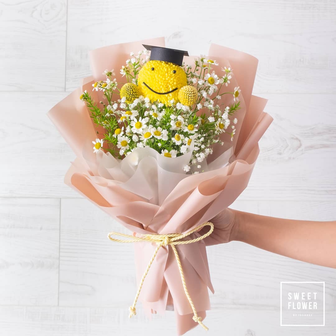 ช่อ พาสเทล สดใส ดอกไม้หลัก เดซี่/มาร์กาเร็ต เบญจมาศ/มัม — ผลงานร้านดอกไม้ Sweetflower by Issaree — ภาพที่ 2 จาก 2