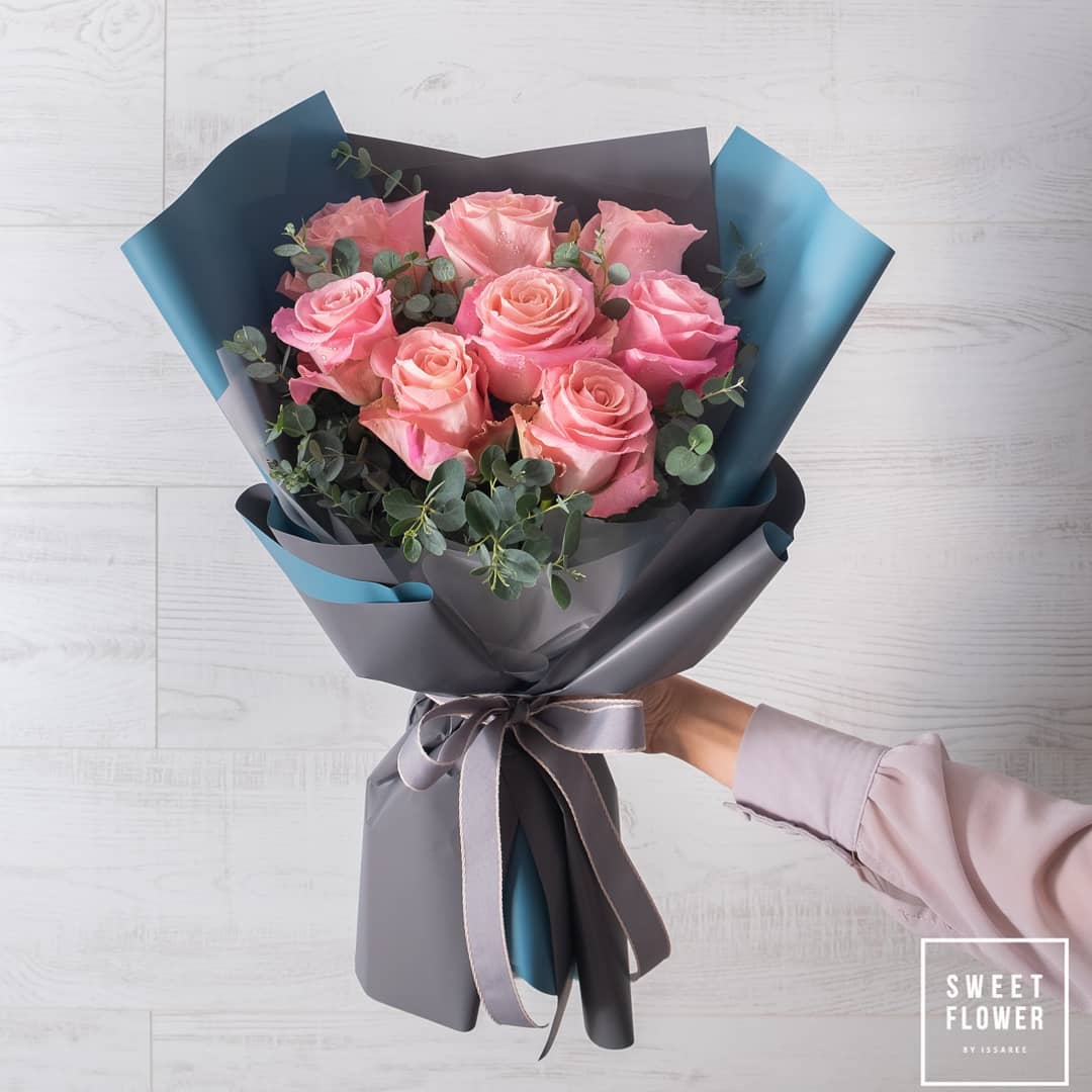 ช่อ แดงโรแมนติก หวาน ดอกไม้หลัก กุหลาบ ยูคาลิปตัส/ใบไม้ — ผลงานร้านดอกไม้ Sweetflower by Issaree — ภาพที่ 1 จาก 2
