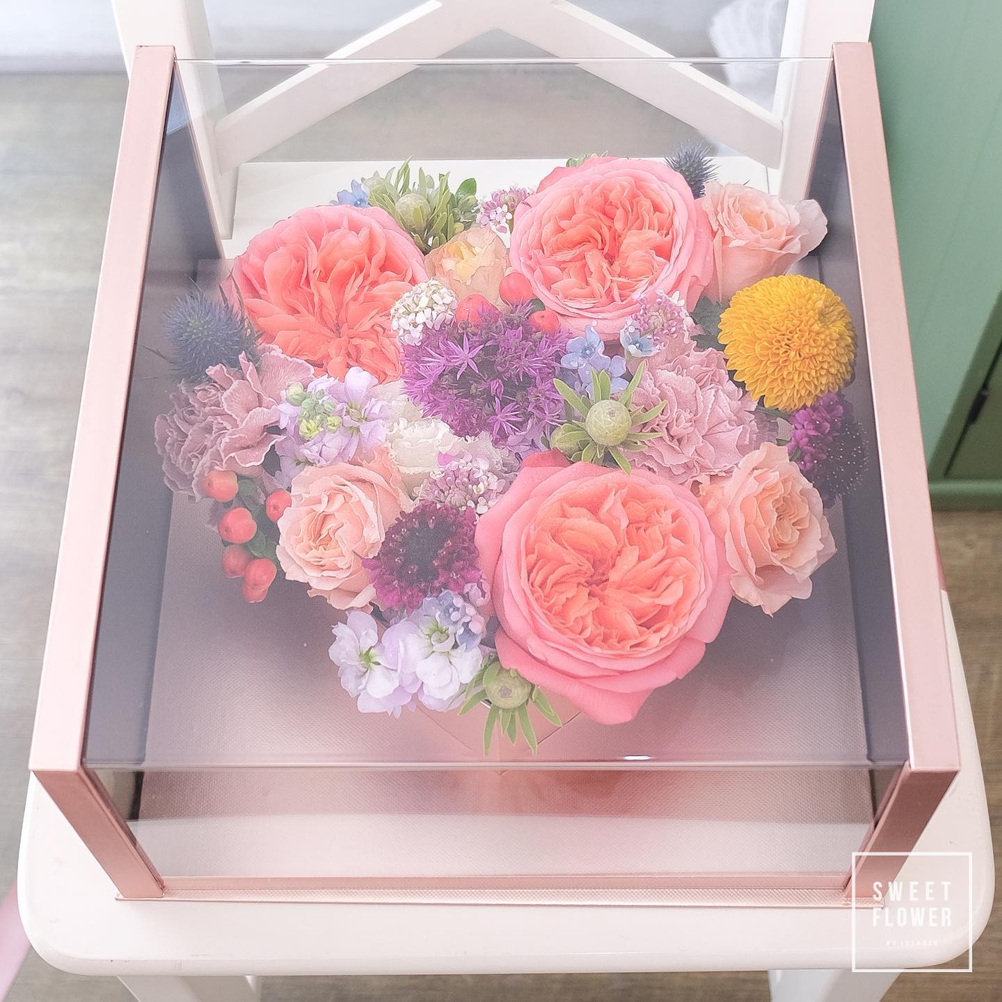 กล่อง พาสเทล หวาน ดอกไม้หลัก กุหลาบ พีโอนี่ คาร์เนชั่น — ผลงานร้านดอกไม้ Sweetflower by Issaree — ภาพที่ 3 จาก 3