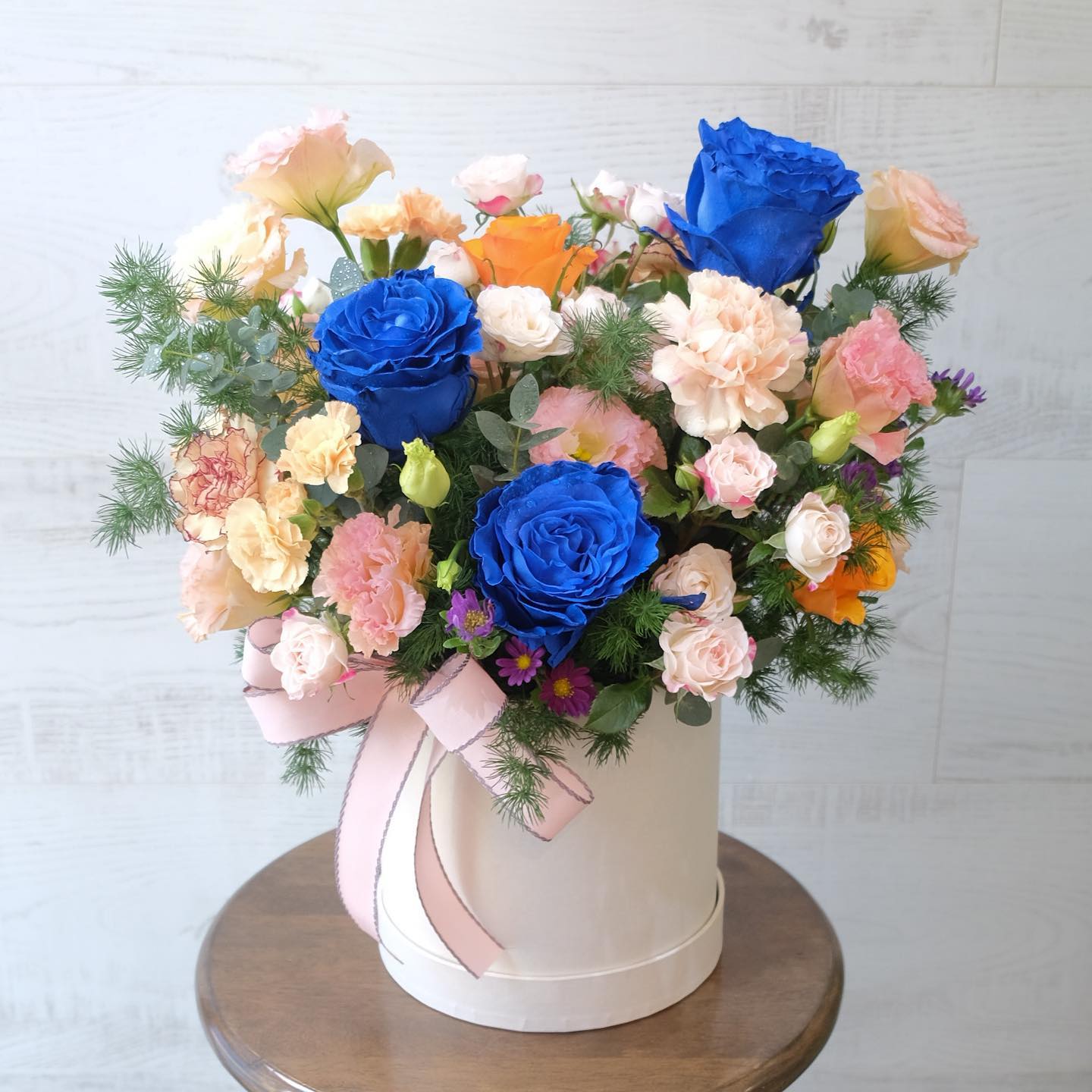 กล่อง หลากสี หวาน ดอกไม้หลัก กุหลาบ คาร์เนชั่น เบญจมาศ/มัม — ผลงานร้านดอกไม้ Sweetflower by Issaree — ภาพที่ 2 จาก 5