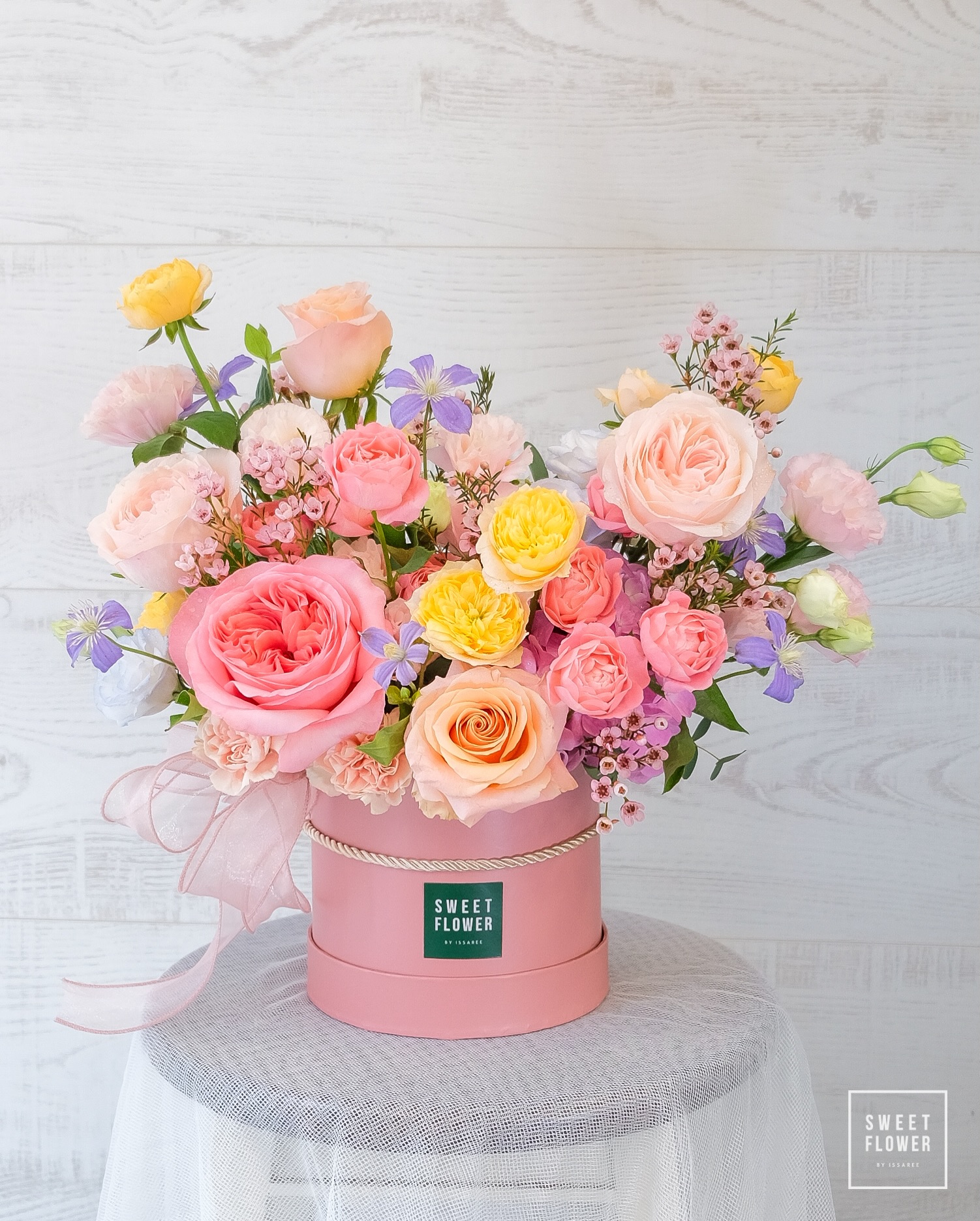 กล่อง พาสเทล หวาน ดอกไม้หลัก กุหลาบ คาร์เนชั่น เดซี่/มาร์กาเร็ต — ผลงานร้านดอกไม้ Sweetflower by Issaree — ภาพที่ 2 จาก 2