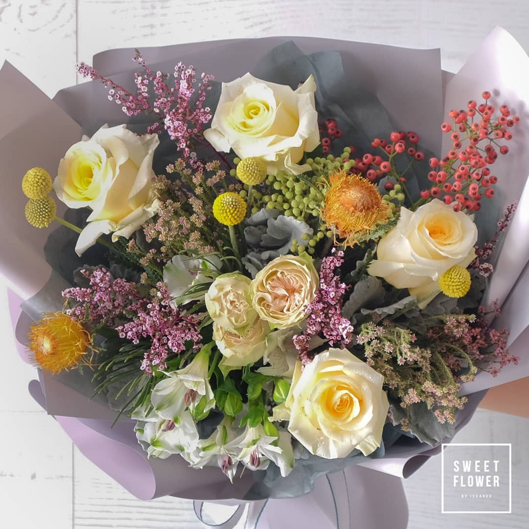 ช่อ พาสเทล หวาน ดอกไม้หลัก กุหลาบ กล้วยไม้ โปรตีอา — ผลงานร้านดอกไม้ Sweetflower by Issaree — ภาพที่ 3 จาก 3