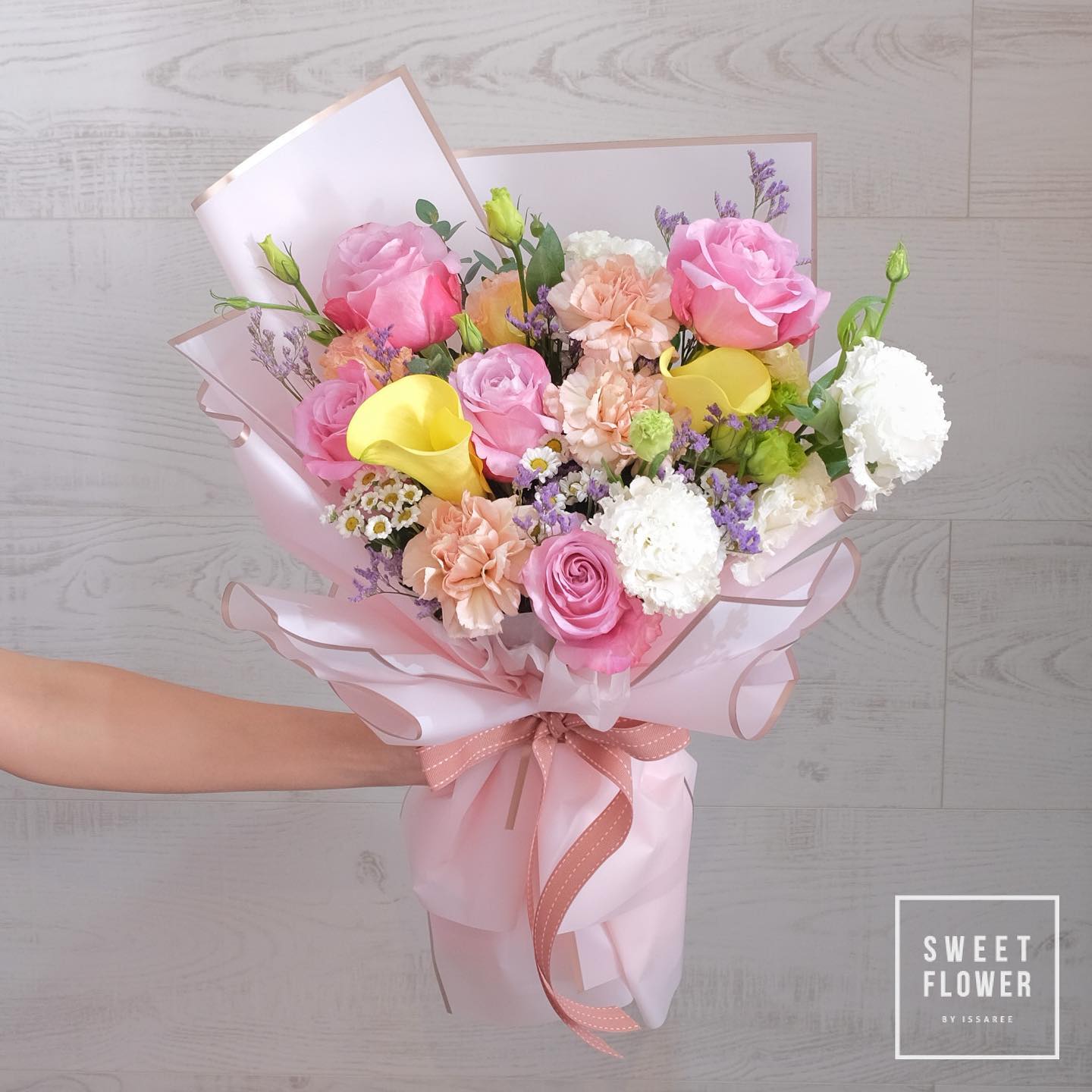 ช่อ พาสเทล หวาน ดอกไม้หลัก กุหลาบ คาร์เนชั่น คาร์เนชั่น — ผลงานร้านดอกไม้ Sweetflower by Issaree — ภาพที่ 2 จาก 2