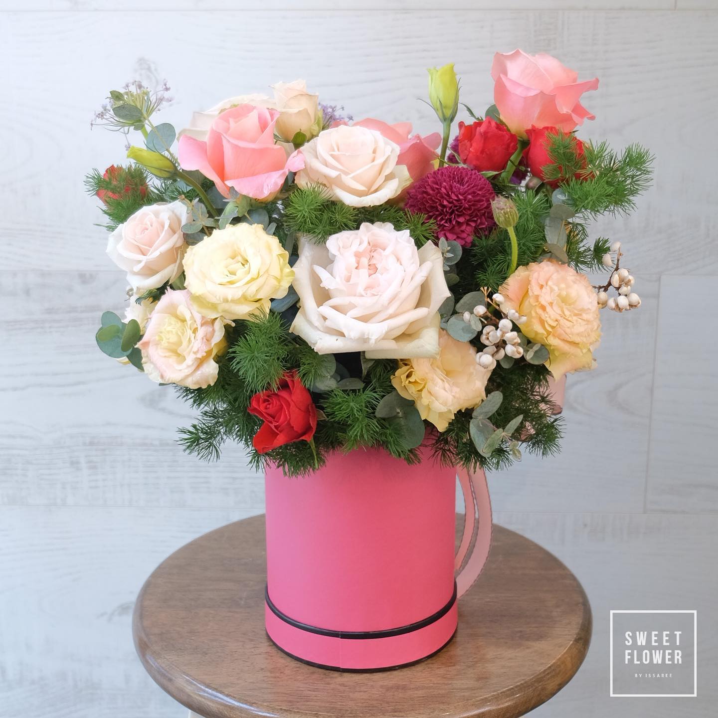 กล่อง หลากสี หวาน ดอกไม้หลัก กุหลาบ เบญจมาศ/มัม คาร์เนชั่น — ผลงานร้านดอกไม้ Sweetflower by Issaree — ภาพที่ 5 จาก 6