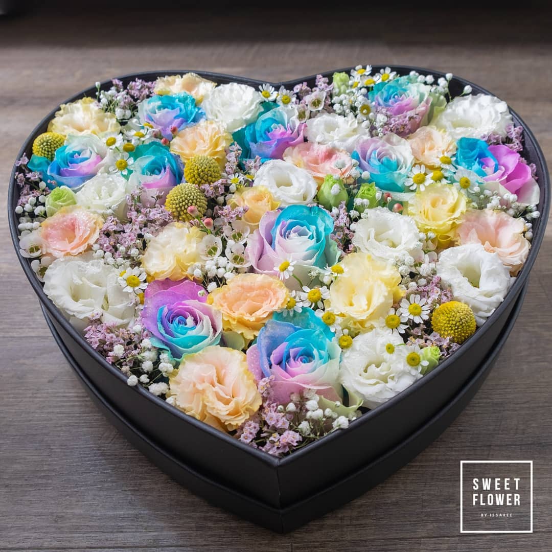 กล่อง หลากสี ดอกไม้หลัก กุหลาบ คาร์เนชั่น เดซี่/มาร์กาเร็ต — ผลงานร้านดอกไม้ Sweetflower by Issaree — ภาพที่ 3 จาก 4