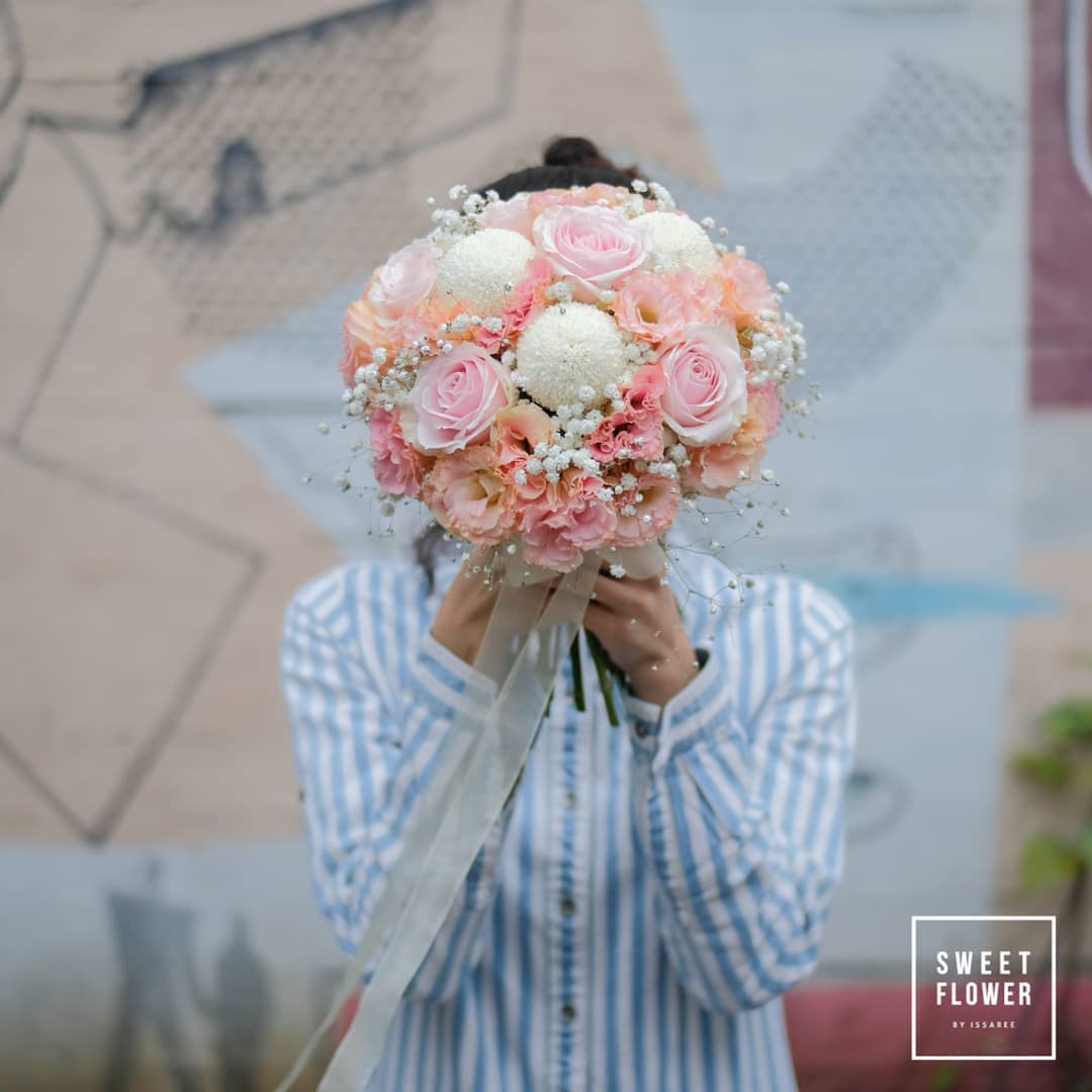 ช่อ พาสเทล หวาน ดอกไม้หลัก กุหลาบ คาร์เนชั่น เบญจมาศ/มัม — ผลงานร้านดอกไม้ Sweetflower by Issaree — ภาพที่ 3 จาก 4