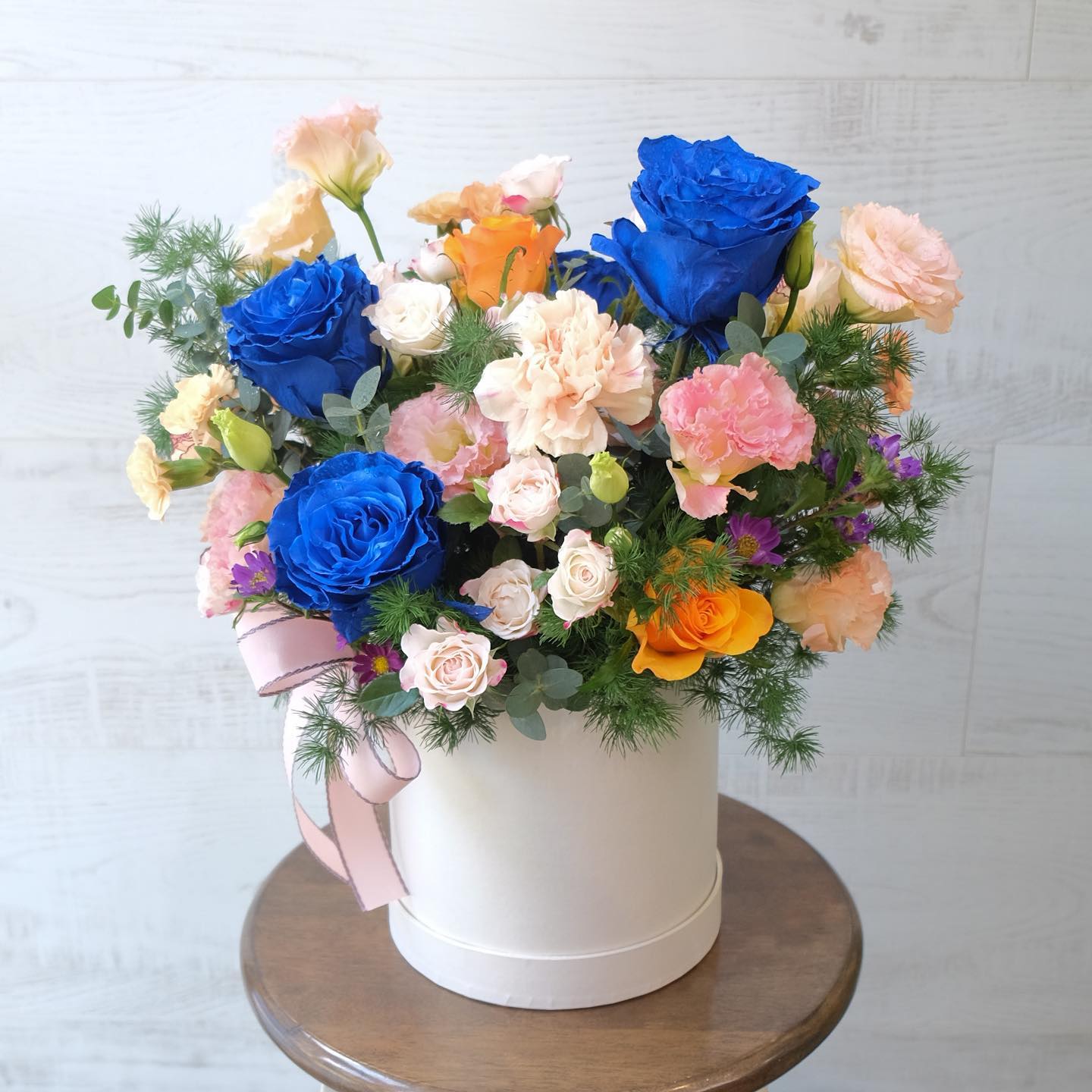 กล่อง หลากสี หวาน ดอกไม้หลัก กุหลาบ คาร์เนชั่น เบญจมาศ/มัม — ผลงานร้านดอกไม้ Sweetflower by Issaree — ภาพที่ 3 จาก 5