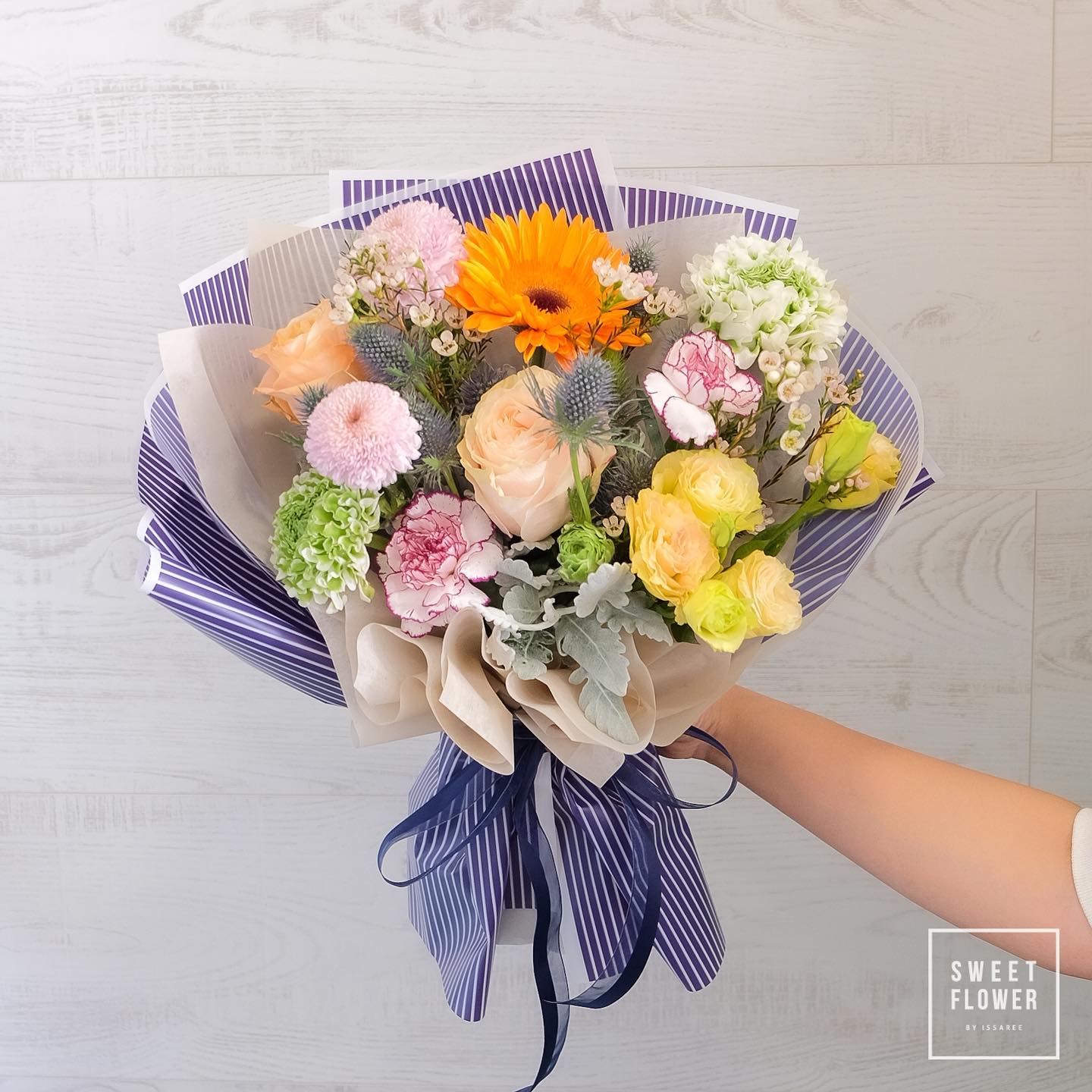 ช่อ หลากสี หวาน ดอกไม้หลัก กุหลาบ คาร์เนชั่น ไฮเดรนเยีย — ผลงานร้านดอกไม้ Sweetflower by Issaree