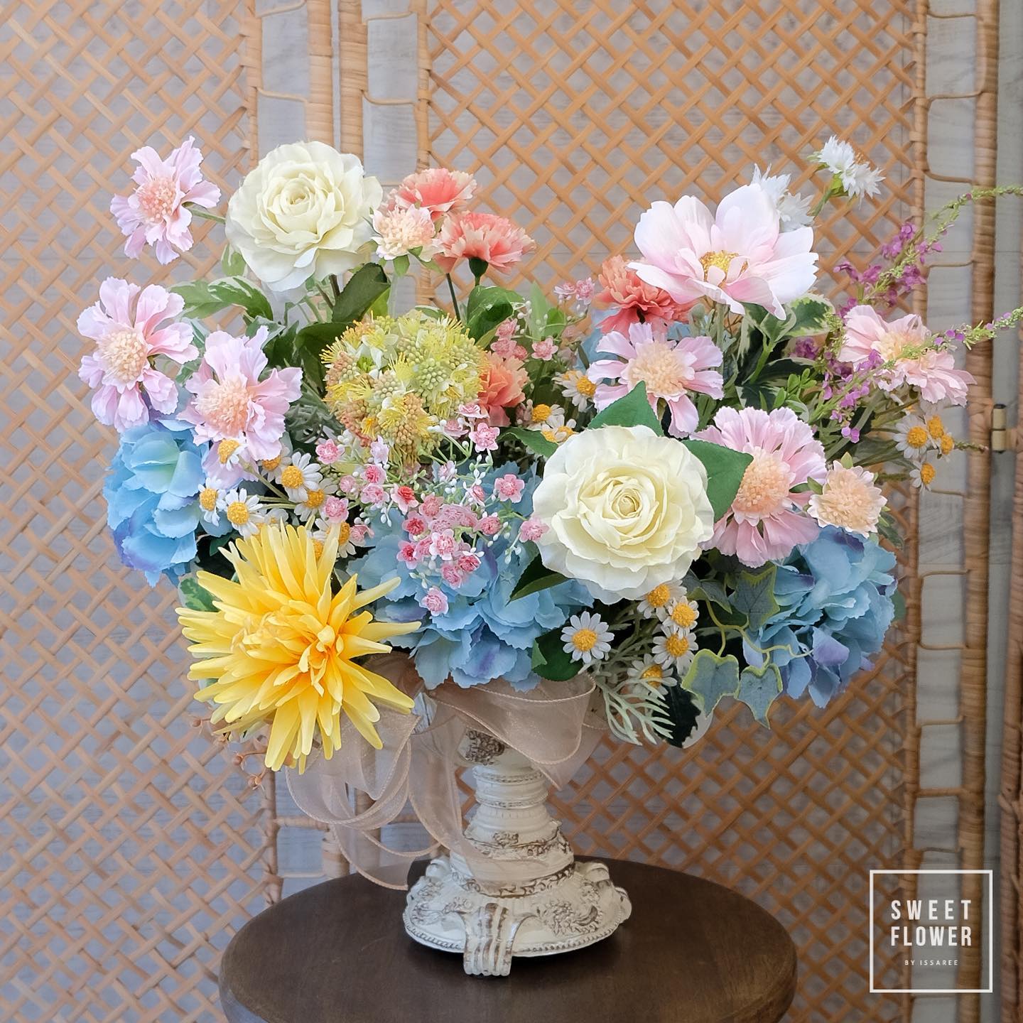 แจกัน หลากสี ดอกไม้หลัก กุหลาบ ไฮเดรนเยีย พีโอนี่ — ผลงานร้านดอกไม้ Sweetflower by Issaree