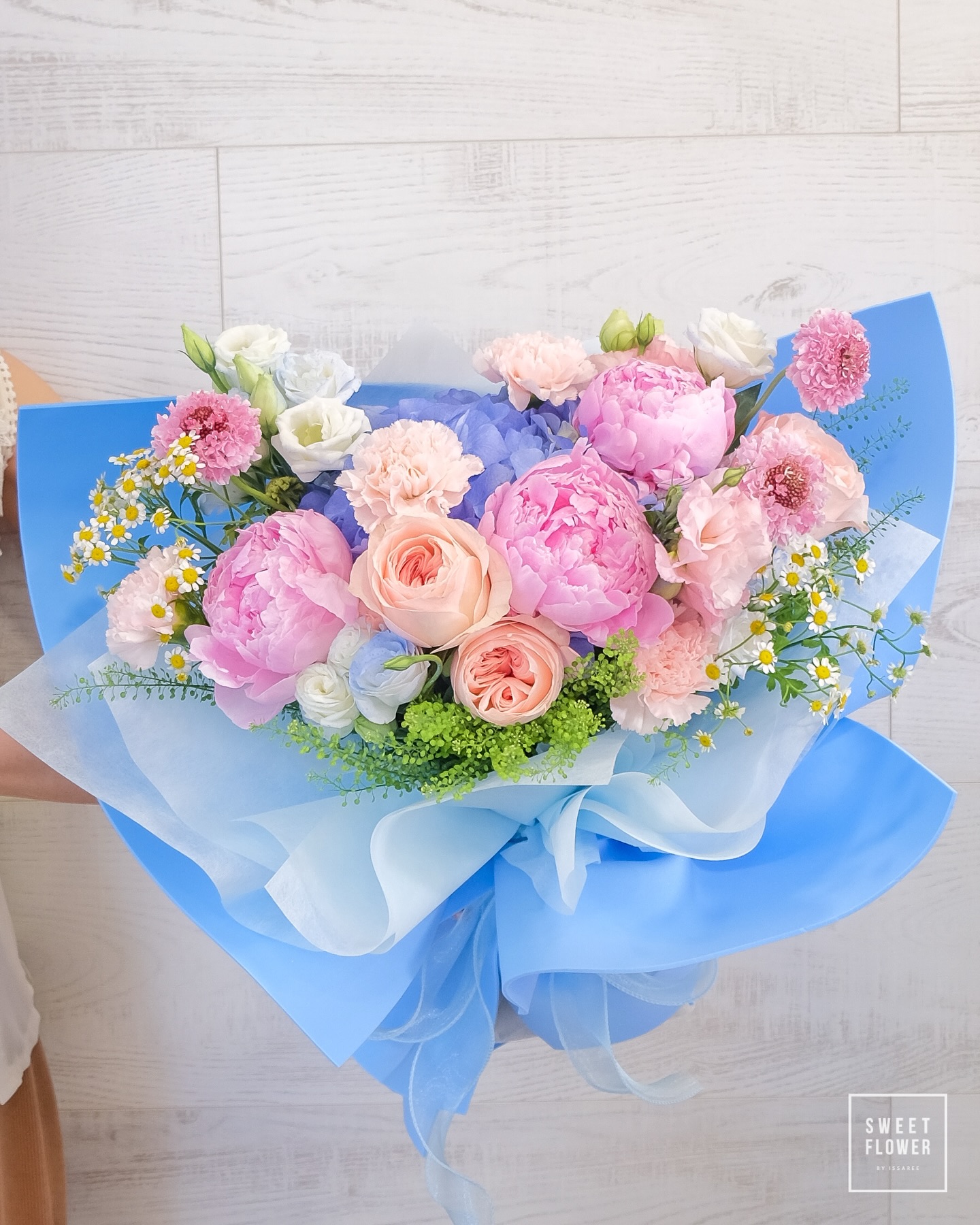 ช่อ พาสเทล หวาน ดอกไม้หลัก พีโอนี่ กุหลาบ คาร์เนชั่น — ผลงานร้านดอกไม้ Sweetflower by Issaree