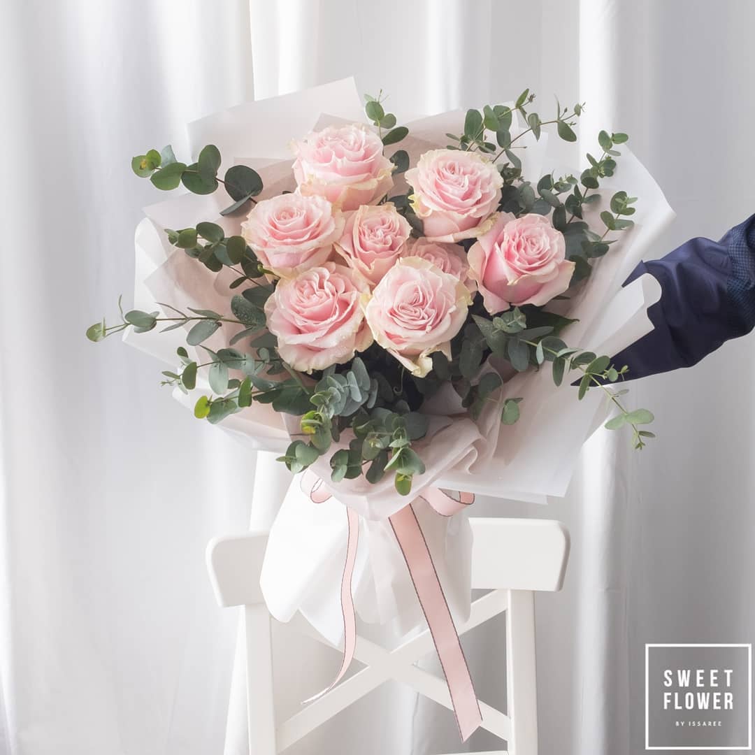 ช่อ พาสเทล หวาน ดอกไม้หลัก กุหลาบ ยูคาลิปตัส/ใบไม้ — ผลงานร้านดอกไม้ Sweetflower by Issaree — ภาพที่ 2 จาก 3