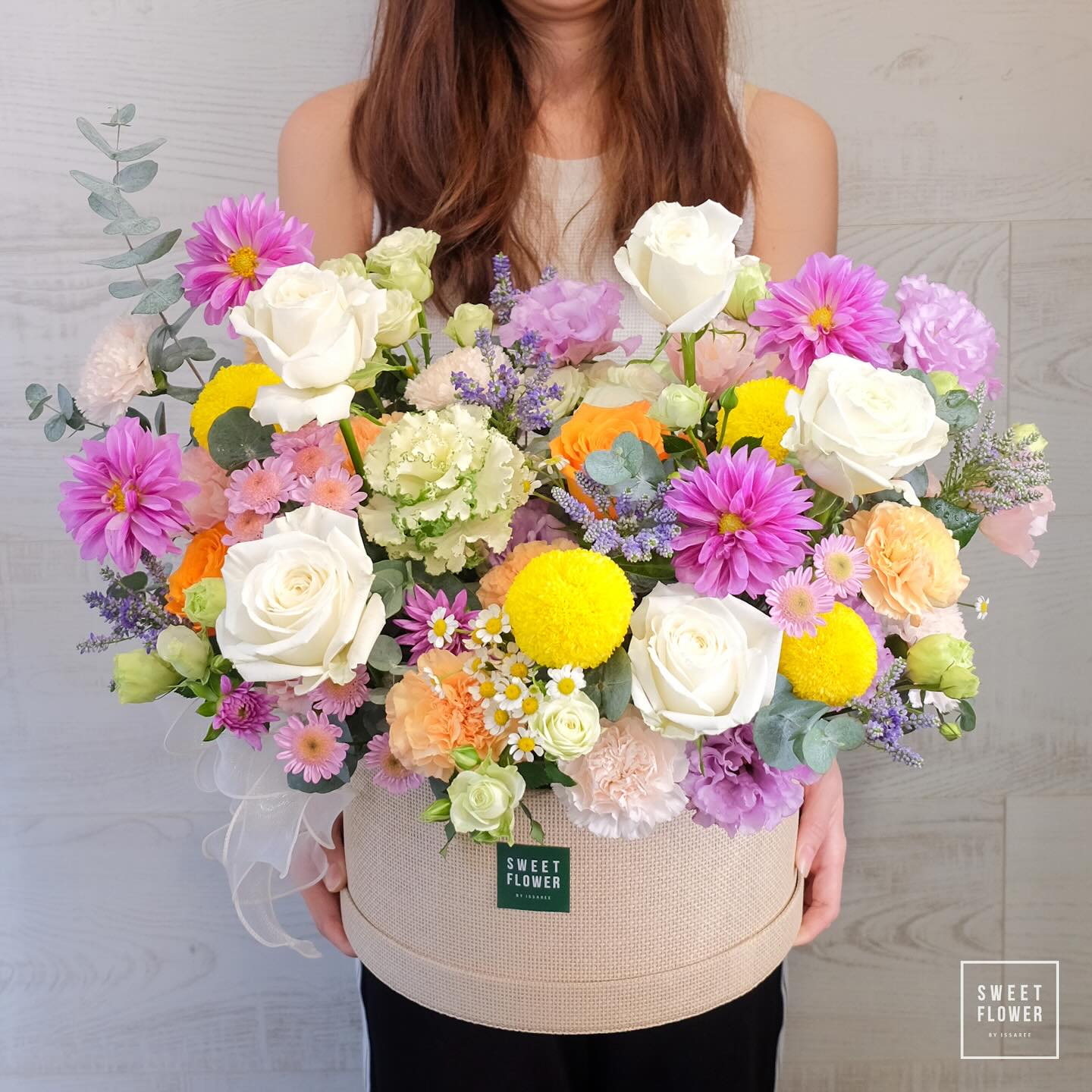 กล่อง หลากสี หวาน ดอกไม้หลัก กุหลาบ เยอบีร่า เบญจมาศ/มัม — ผลงานร้านดอกไม้ Sweetflower by Issaree