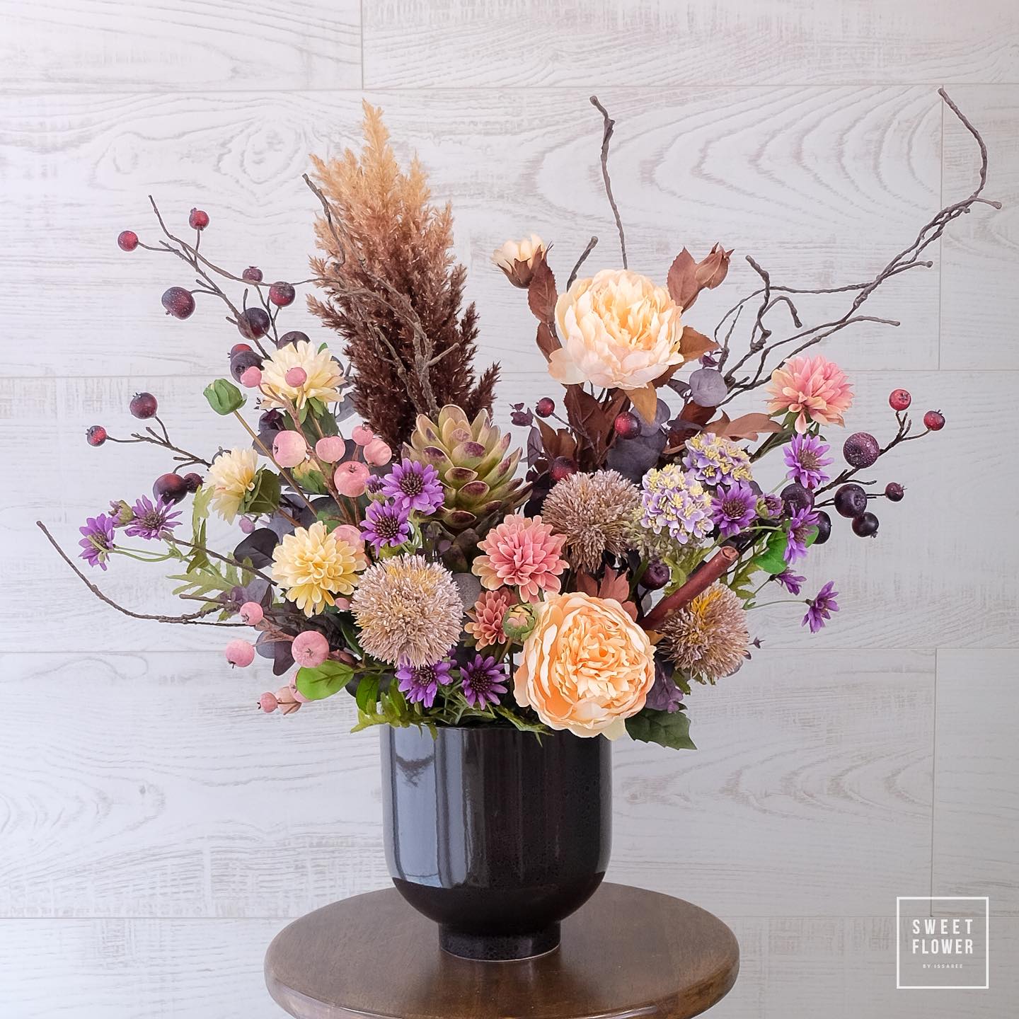 แจกัน เอิร์ธโทน ดอกไม้หลัก พีโอนี่ ดาเลีย เบญจมาศ/มัม — ผลงานร้านดอกไม้ Sweetflower by Issaree