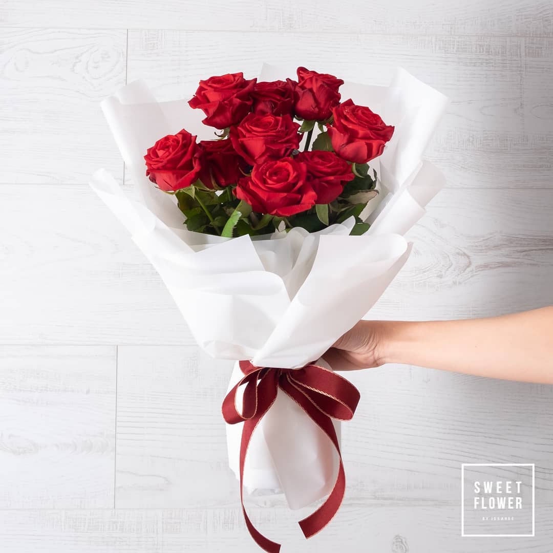 ช่อ แดงโรแมนติก คลาสสิก ดอกไม้หลัก กุหลาบ — ผลงานร้านดอกไม้ Sweetflower by Issaree — ภาพที่ 2 จาก 2