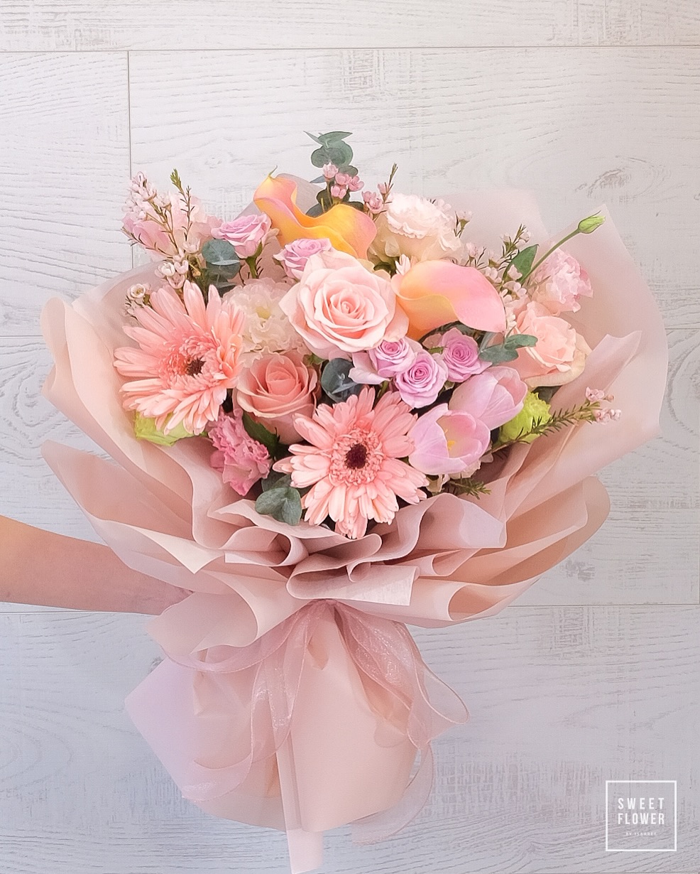 ช่อ ชมพู หวาน ดอกไม้หลัก กุหลาบ คาร์เนชั่น อื่นๆ — ผลงานร้านดอกไม้ Sweetflower by Issaree