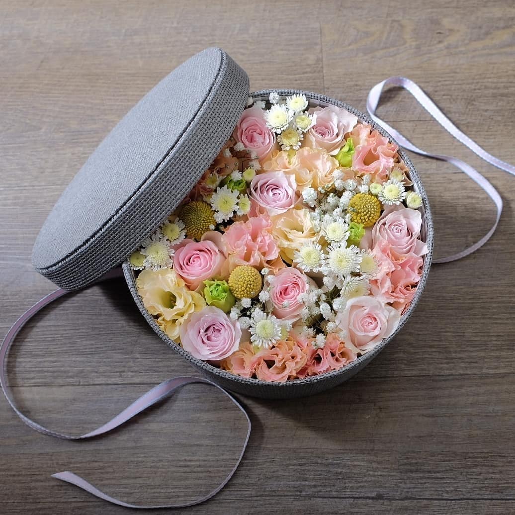 กล่อง พาสเทล หวาน ดอกไม้หลัก กุหลาบ คาร์เนชั่น เบญจมาศ/มัม — ผลงานร้านดอกไม้ Sweetflower by Issaree — ภาพที่ 2 จาก 2