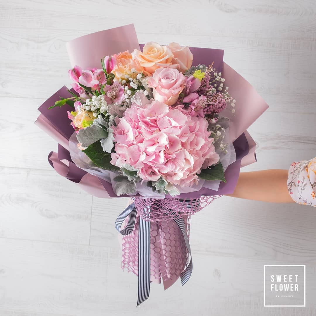 ช่อ พาสเทล หวาน ดอกไม้หลัก กุหลาบ ไฮเดรนเยีย คาร์เนชั่น — ผลงานร้านดอกไม้ Sweetflower by Issaree — ภาพที่ 2 จาก 2