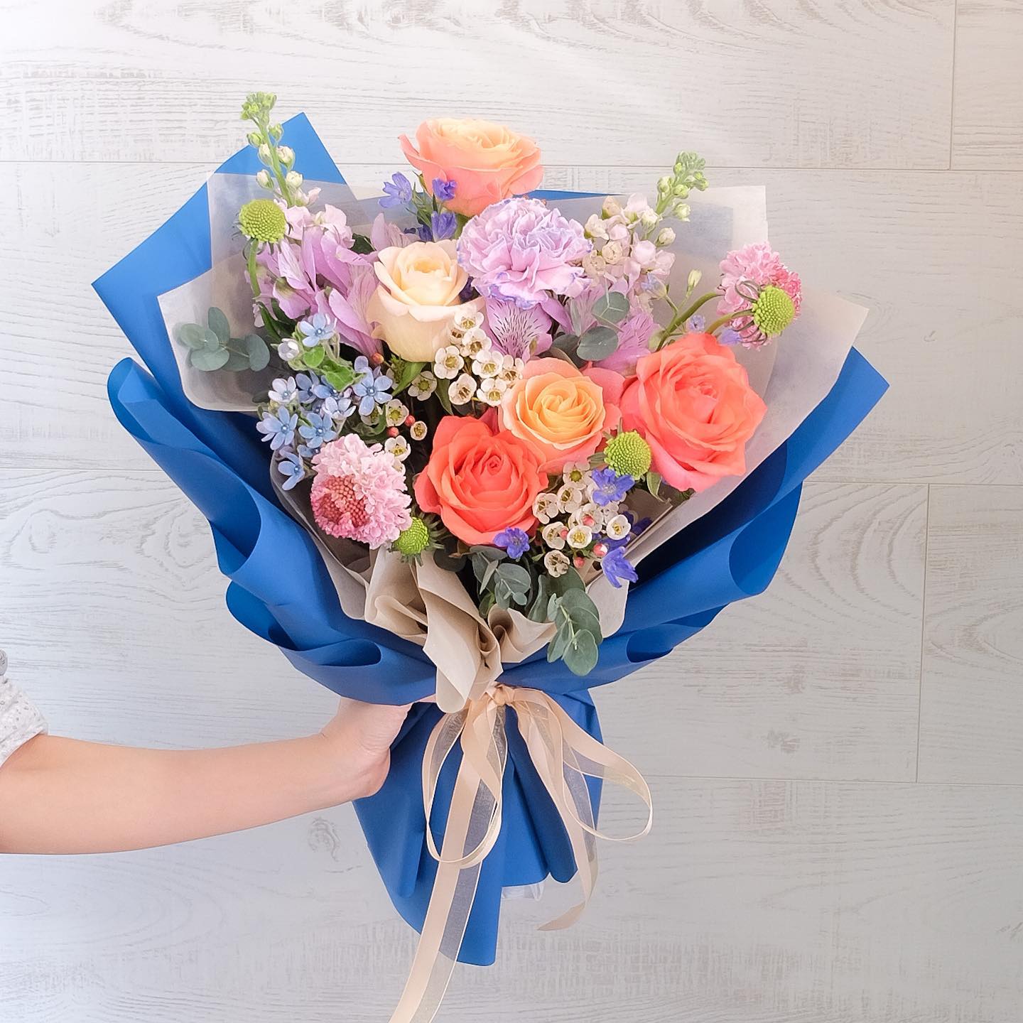 ช่อ หลากสี หวาน ดอกไม้หลัก กุหลาบ คาร์เนชั่น ไฮเดรนเยีย — ผลงานร้านดอกไม้ Sweetflower by Issaree — ภาพที่ 2 จาก 2