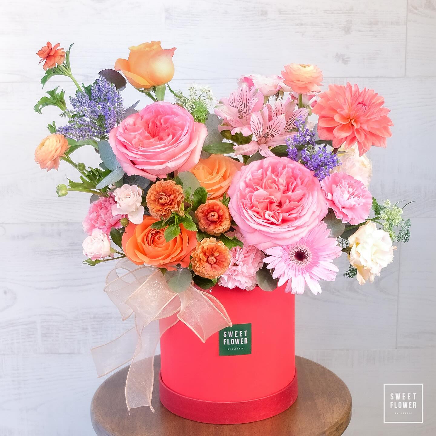 กล่อง หลากสี หวาน ดอกไม้หลัก กุหลาบ ดาเลีย เยอบีร่า — ผลงานร้านดอกไม้ Sweetflower by Issaree