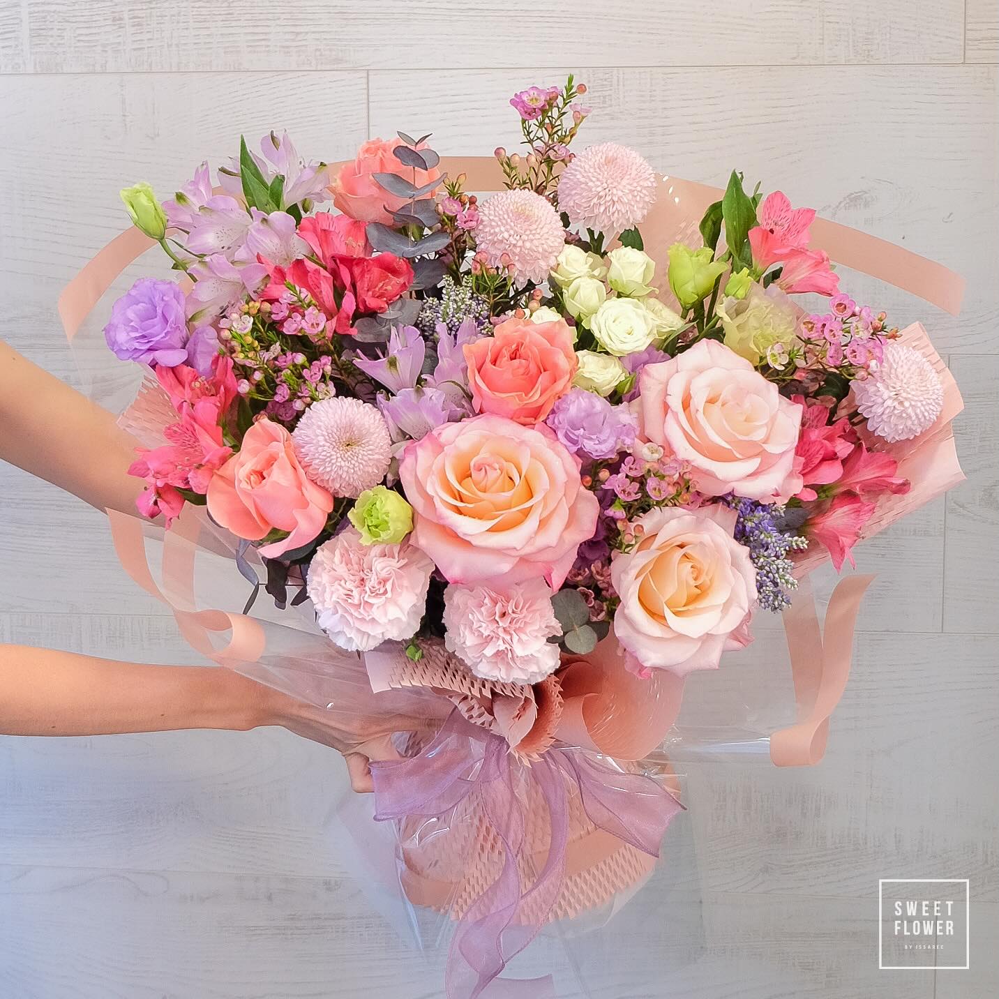ช่อ พาสเทล หวาน ดอกไม้หลัก กุหลาบ คาร์เนชั่น ลิลลี่ — ผลงานร้านดอกไม้ Sweetflower by Issaree — ภาพที่ 2 จาก 2