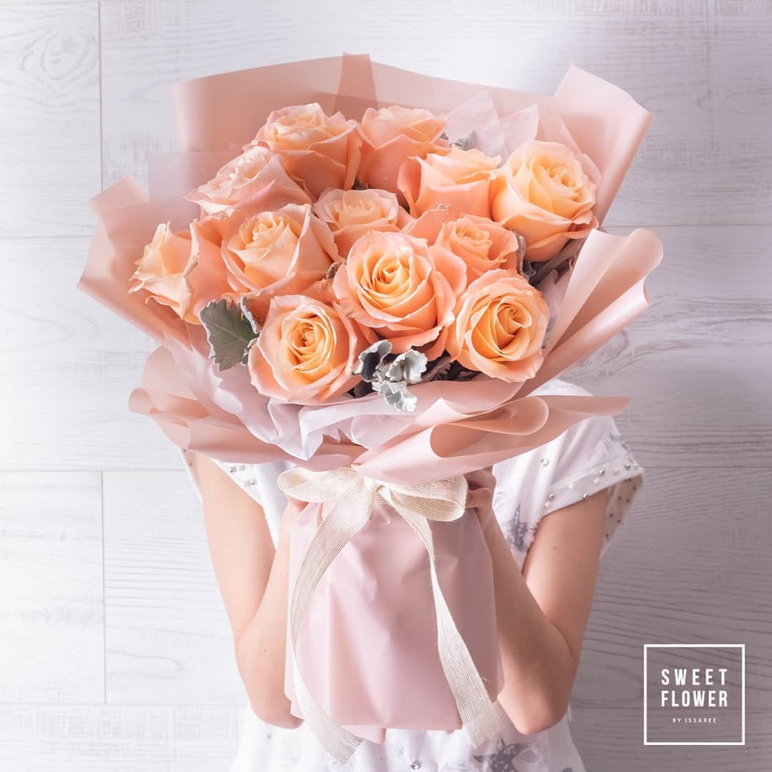 ช่อ พาสเทล หวาน ดอกไม้หลัก กุหลาบ — ผลงานร้านดอกไม้ Sweetflower by Issaree — ภาพที่ 2 จาก 3