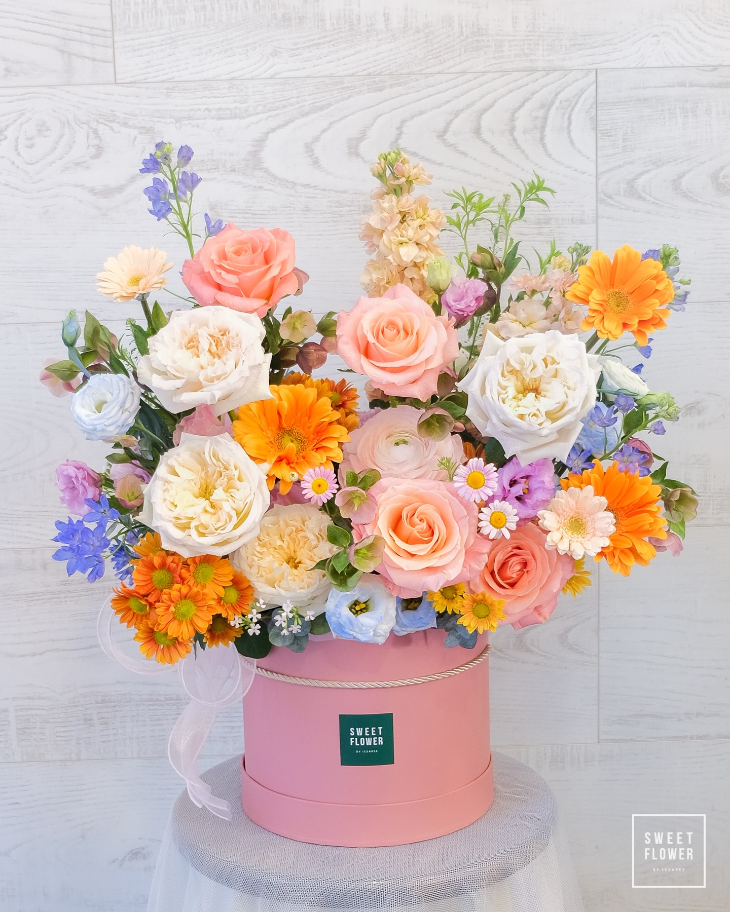กล่อง พาสเทล หวาน ดอกไม้หลัก กุหลาบ เยอบีร่า เบญจมาศ/มัม — ผลงานร้านดอกไม้ Sweetflower by Issaree — ภาพที่ 2 จาก 2