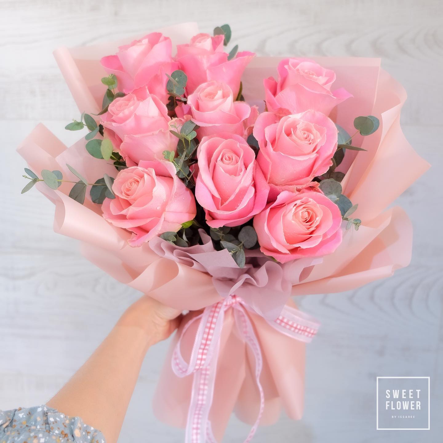 ช่อ พาสเทล หวาน ดอกไม้หลัก กุหลาบ ยูคาลิปตัส/ใบไม้ — ผลงานร้านดอกไม้ Sweetflower by Issaree