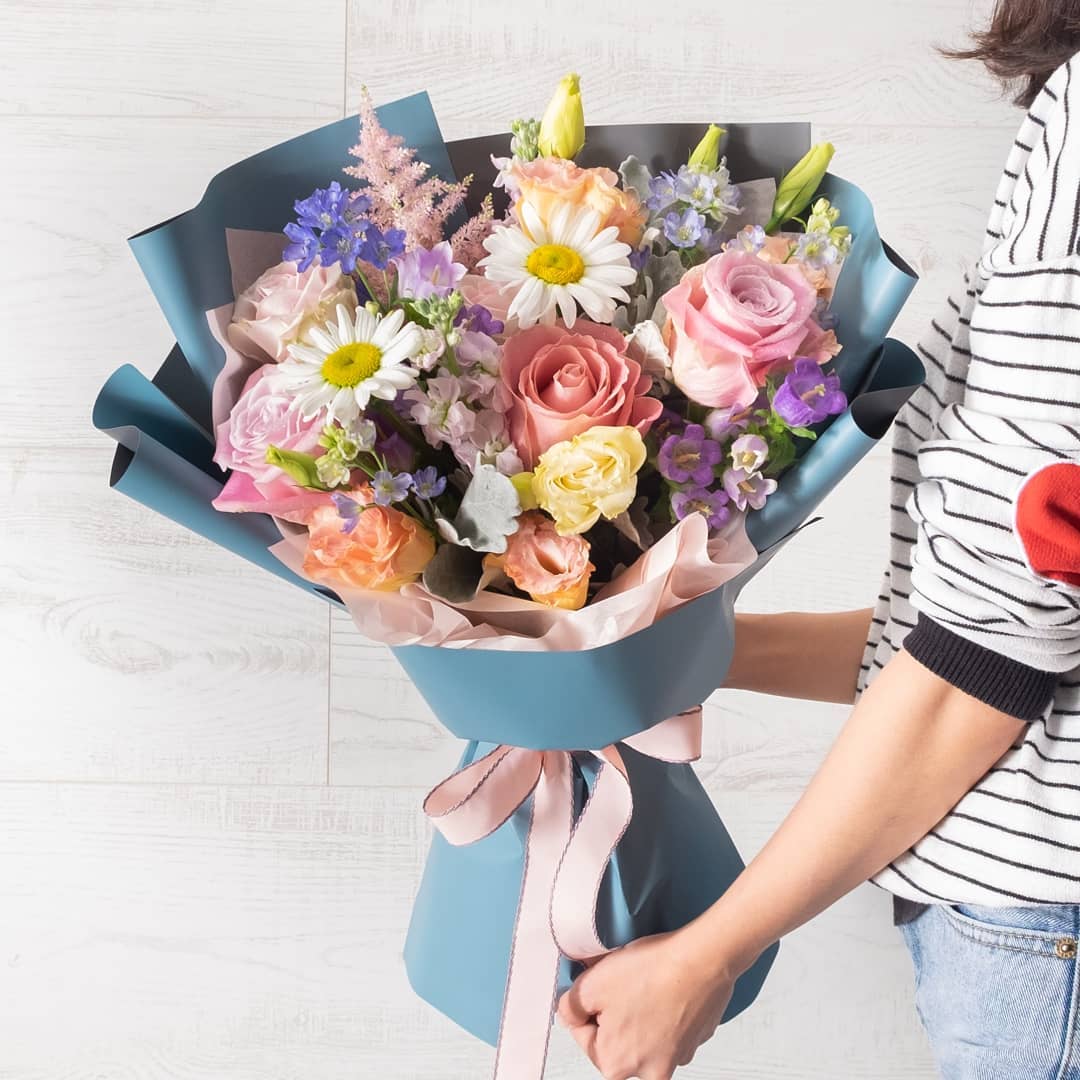 ช่อ หลากสี หวาน ดอกไม้หลัก กุหลาบ เดซี่/มาร์กาเร็ต ทิวลิป — ผลงานร้านดอกไม้ Sweetflower by Issaree — ภาพที่ 2 จาก 4