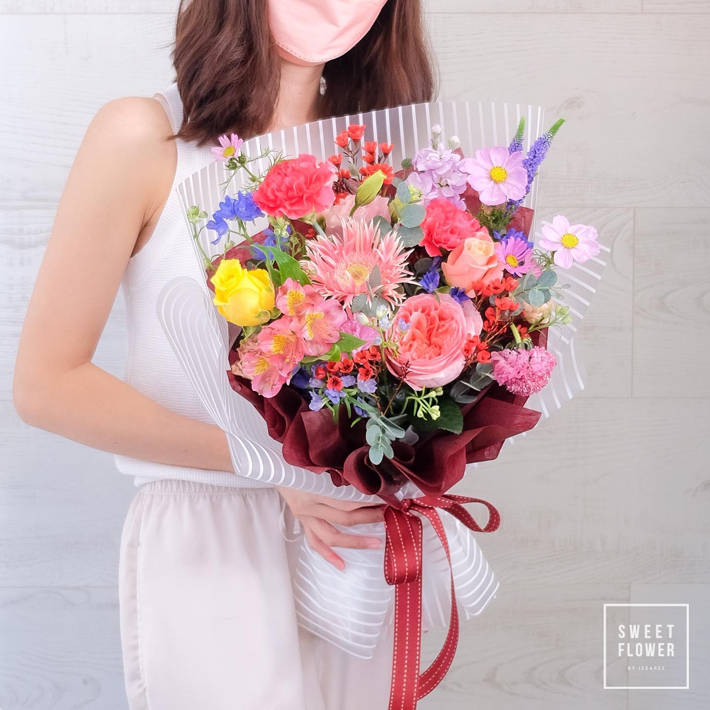 ช่อ หลากสี หวาน ดอกไม้หลัก กุหลาบ เยอบีร่า คาร์เนชั่น — ผลงานร้านดอกไม้ Sweetflower by Issaree — ภาพที่ 3 จาก 3