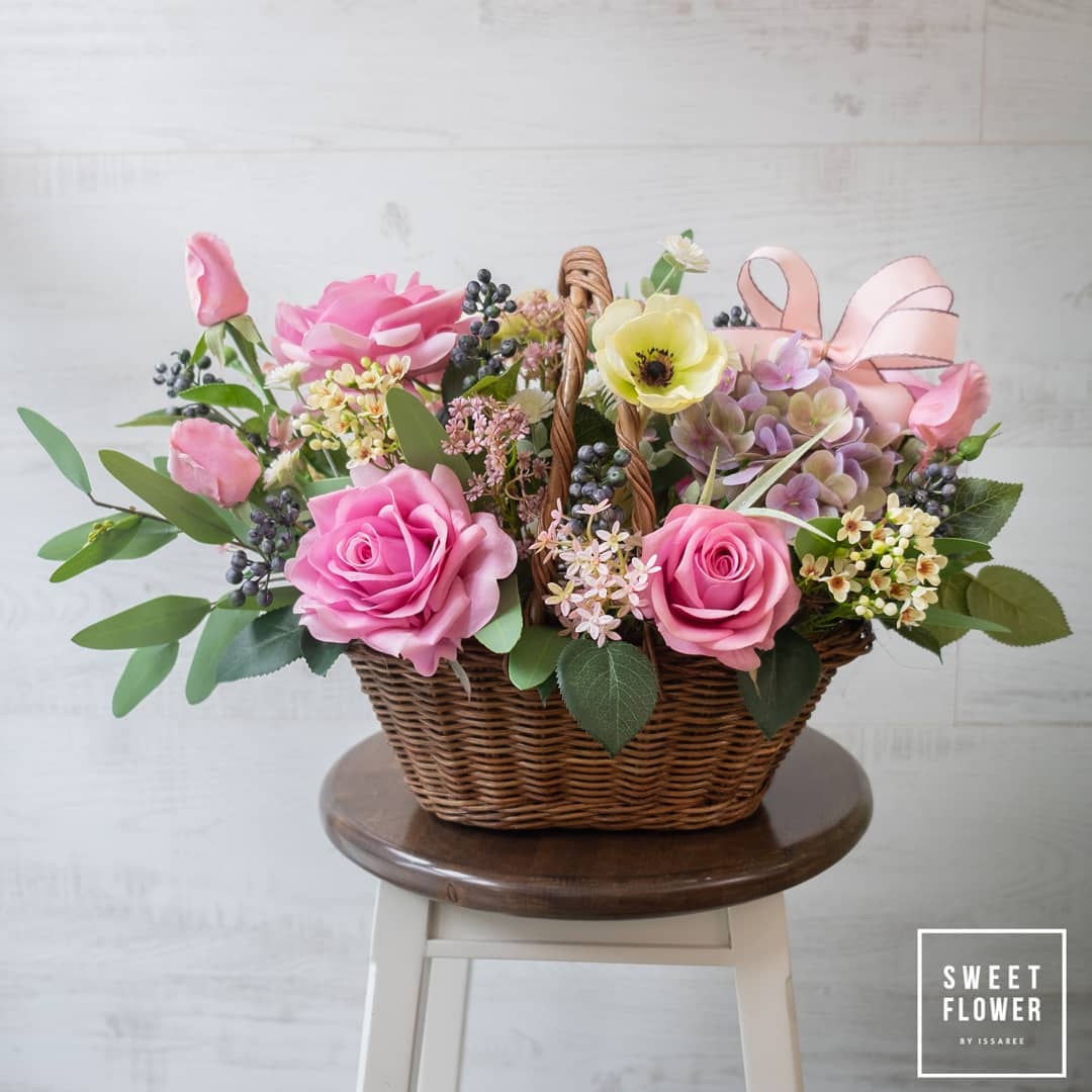 ตะกร้า พาสเทล หวาน ดอกไม้หลัก กุหลาบ คาร์เนชั่น ลิลลี่ — ผลงานร้านดอกไม้ Sweetflower by Issaree — ภาพที่ 3 จาก 3