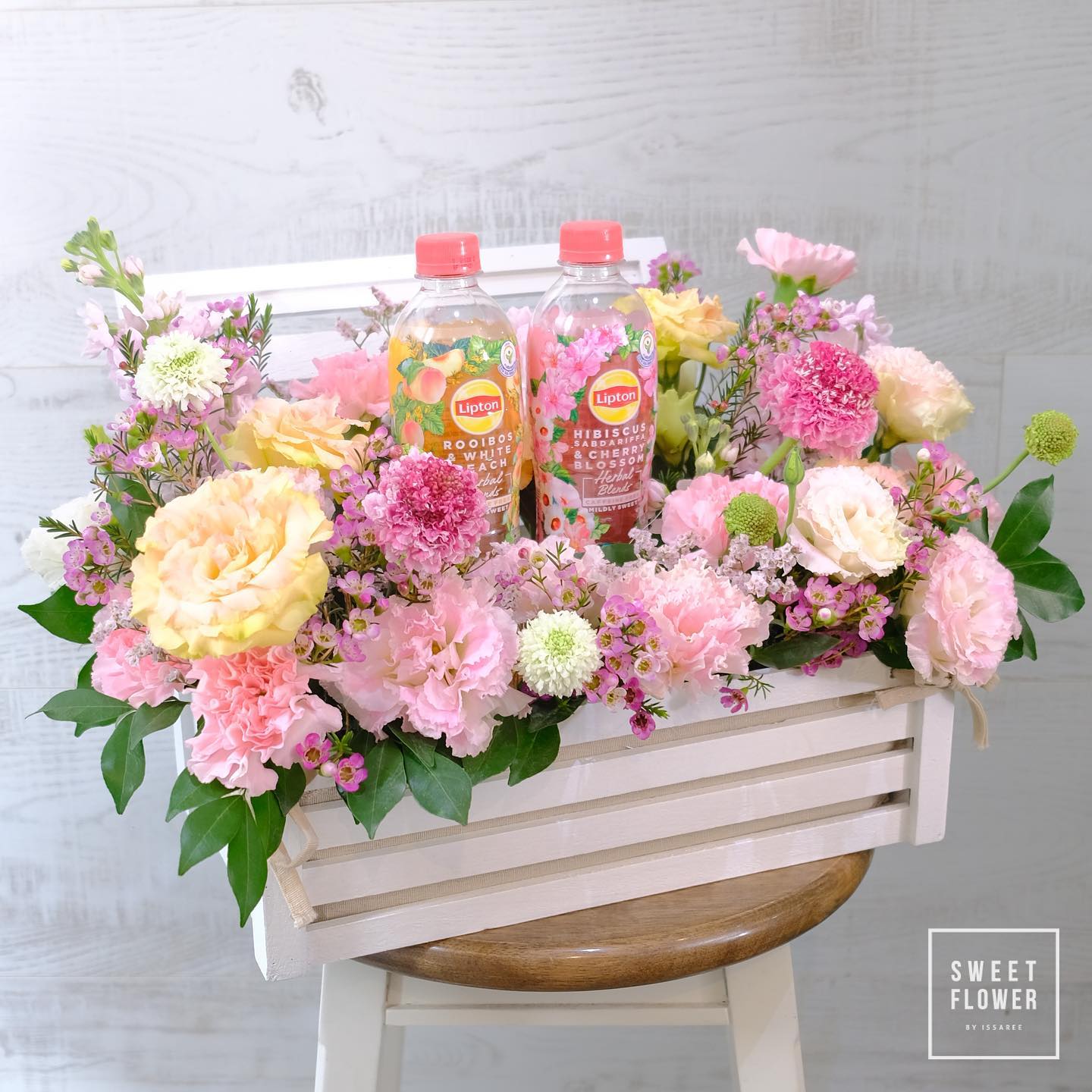 กล่อง พาสเทล หวาน ดอกไม้หลัก คาร์เนชั่น กุหลาบ เบญจมาศ/มัม — ผลงานร้านดอกไม้ Sweetflower by Issaree — ภาพที่ 3 จาก 4