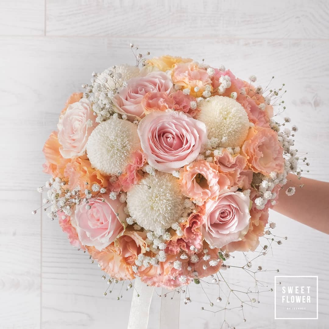 ช่อ พาสเทล หวาน ดอกไม้หลัก กุหลาบ คาร์เนชั่น เบญจมาศ/มัม — ผลงานร้านดอกไม้ Sweetflower by Issaree — ภาพที่ 4 จาก 4