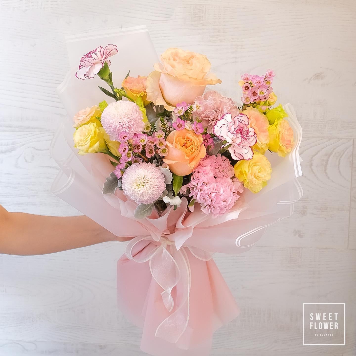 ช่อ พาสเทล หวาน ดอกไม้หลัก กุหลาบ คาร์เนชั่น เบญจมาศ/มัม — ผลงานร้านดอกไม้ Sweetflower by Issaree — ภาพที่ 2 จาก 2