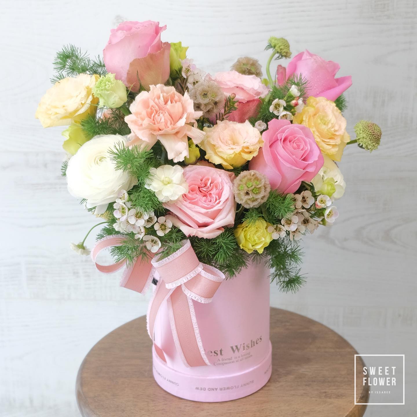 กล่อง พาสเทล หวาน ดอกไม้หลัก กุหลาบ คาร์เนชั่น เบญจมาศ/มัม — ผลงานร้านดอกไม้ Sweetflower by Issaree — ภาพที่ 3 จาก 4