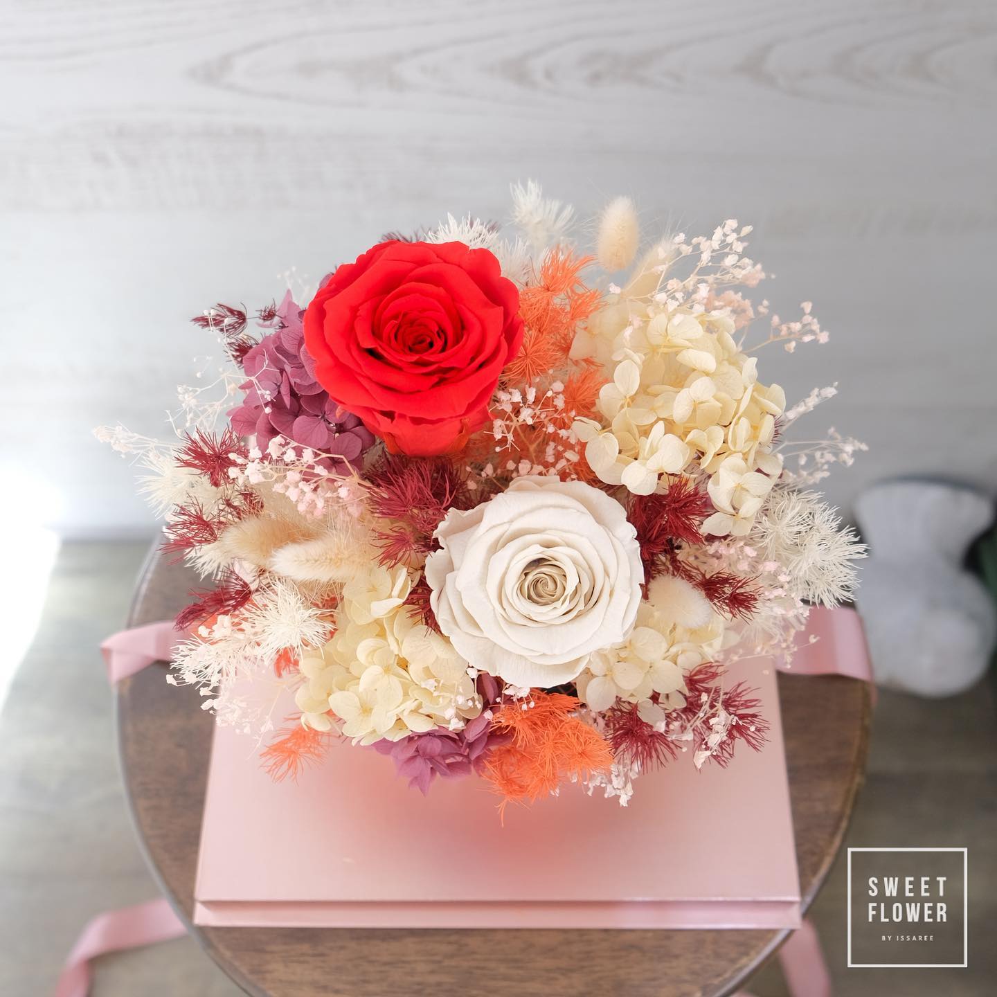 กล่อง หลากสี ดอกไม้หลัก กุหลาบ ไฮเดรนเยีย ดอกไม้แห้ง — ผลงานร้านดอกไม้ Sweetflower by Issaree — ภาพที่ 5 จาก 7