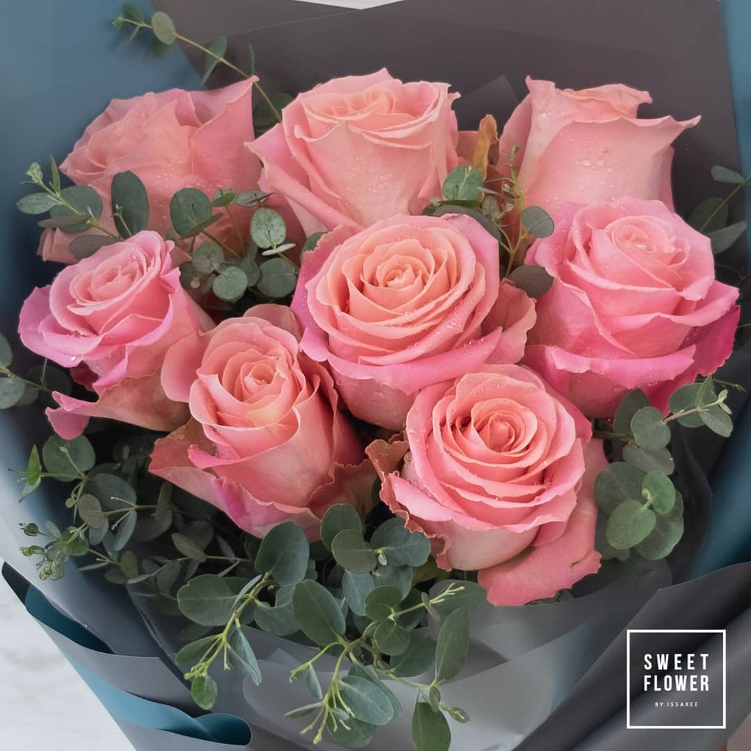 ช่อ แดงโรแมนติก หวาน ดอกไม้หลัก กุหลาบ ยูคาลิปตัส/ใบไม้ — ผลงานร้านดอกไม้ Sweetflower by Issaree — ภาพที่ 2 จาก 2