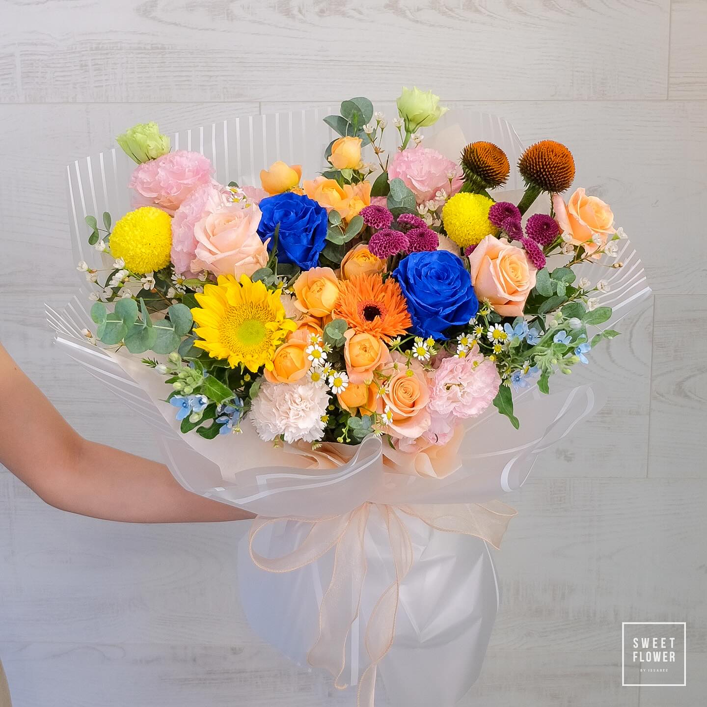 ช่อ สดใส หวาน ดอกไม้หลัก กุหลาบ ทานตะวัน เดซี่/มาร์กาเร็ต — ผลงานร้านดอกไม้ Sweetflower by Issaree