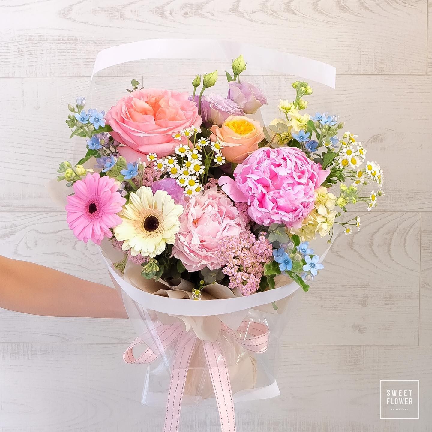 ช่อ พาสเทล หวาน ดอกไม้หลัก พีโอนี่ กุหลาบ เยอบีร่า — ผลงานร้านดอกไม้ Sweetflower by Issaree