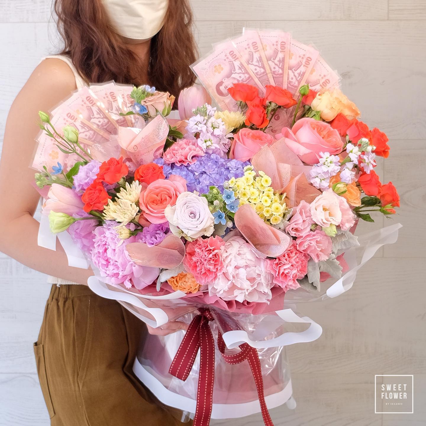 กล่อง หลากสี ดอกไม้หลัก คาร์เนชั่น กุหลาบ ไฮเดรนเยีย — ผลงานร้านดอกไม้ Sweetflower by Issaree