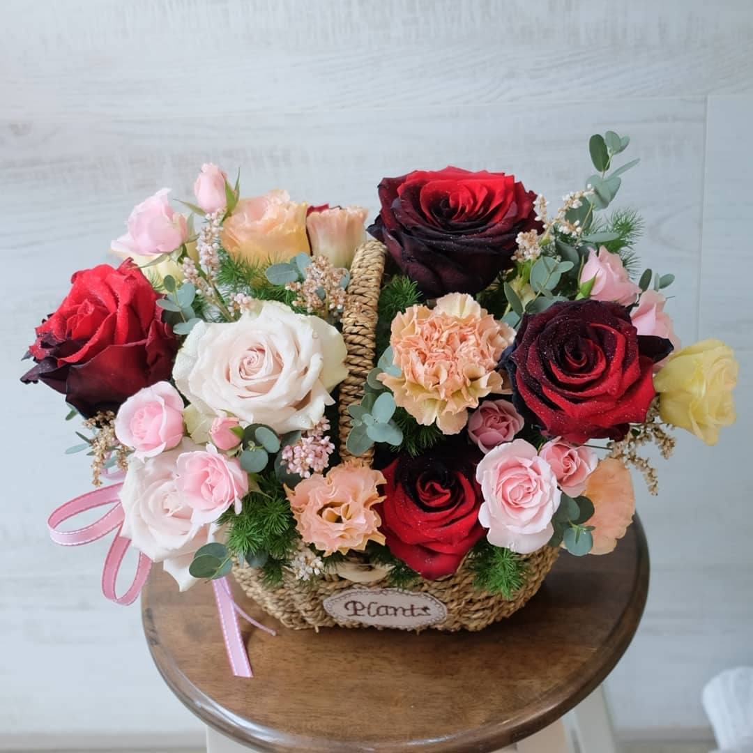 ตะกร้า แดงโรแมนติก หวาน ดอกไม้หลัก กุหลาบ คาร์เนชั่น — ผลงานร้านดอกไม้ Sweetflower by Issaree — ภาพที่ 6 จาก 6