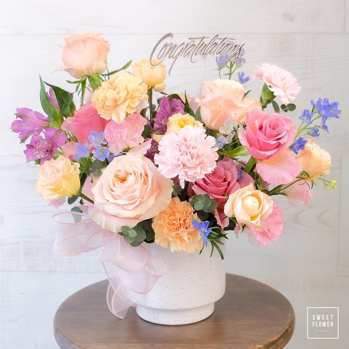 แจกัน พาสเทล หวาน ดอกไม้หลัก กุหลาบ คาร์เนชั่น lisianthus — ผลงานร้านดอกไม้ Sweetflower by Issaree — ภาพที่ 2 จาก 2