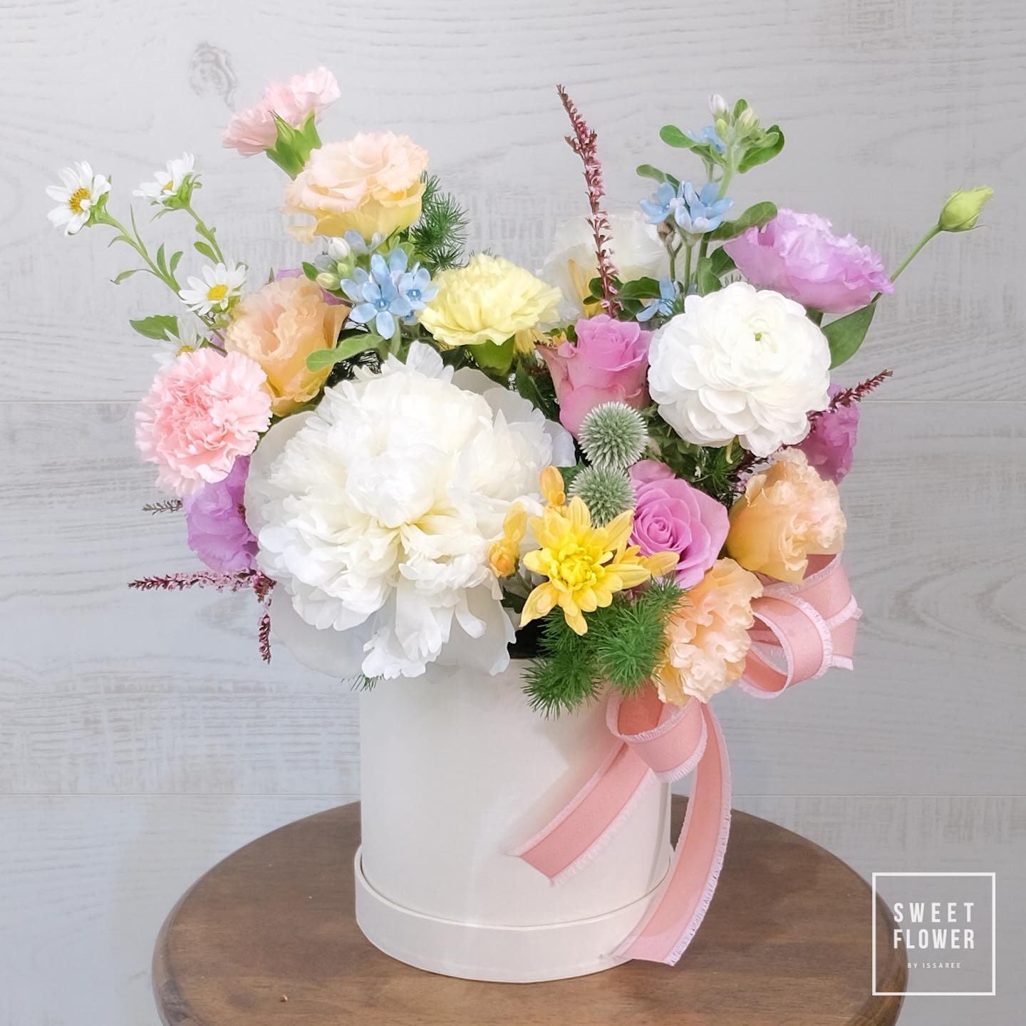 กล่อง พาสเทล หวาน ดอกไม้หลัก พีโอนี่ กุหลาบ คาร์เนชั่น — ผลงานร้านดอกไม้ Sweetflower by Issaree