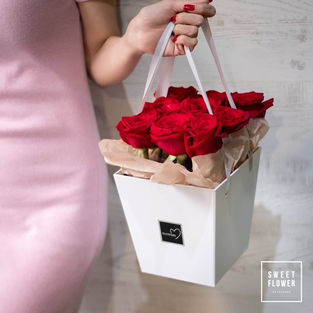 กล่อง แดงโรแมนติก ดอกไม้หลัก กุหลาบ — ผลงานร้านดอกไม้ Sweetflower by Issaree — ภาพที่ 4 จาก 9