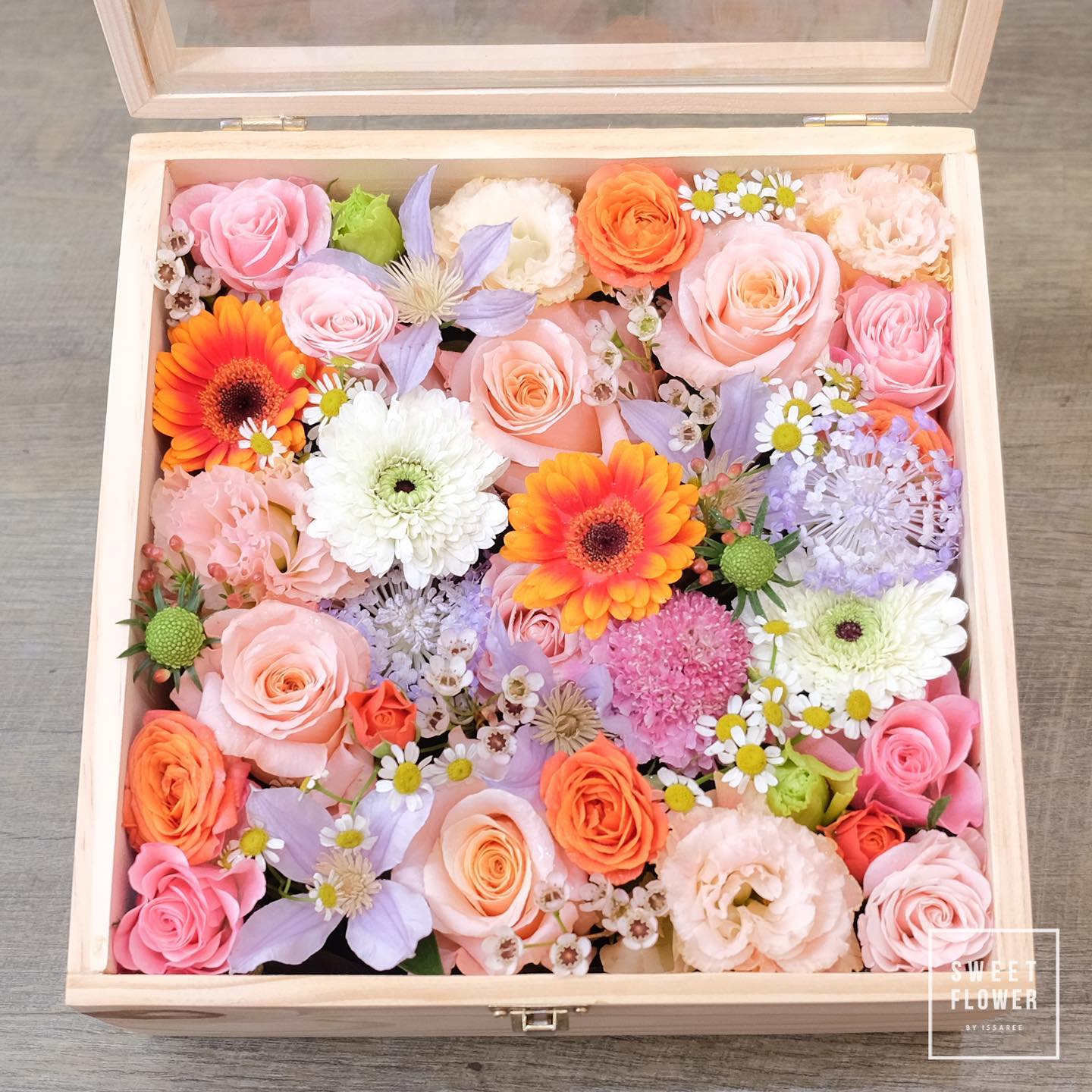 กล่อง หลากสี ดอกไม้หลัก กุหลาบ เยอบีร่า เดซี่/มาร์กาเร็ต — ผลงานร้านดอกไม้ Sweetflower by Issaree — ภาพที่ 4 จาก 4
