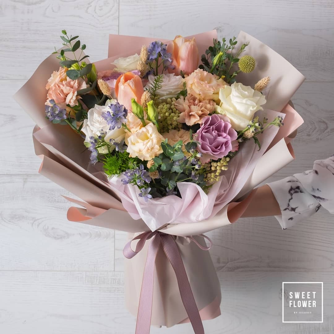 ช่อ พาสเทล หวาน ดอกไม้หลัก กุหลาบ ทิวลิป คาร์เนชั่น — ผลงานร้านดอกไม้ Sweetflower by Issaree