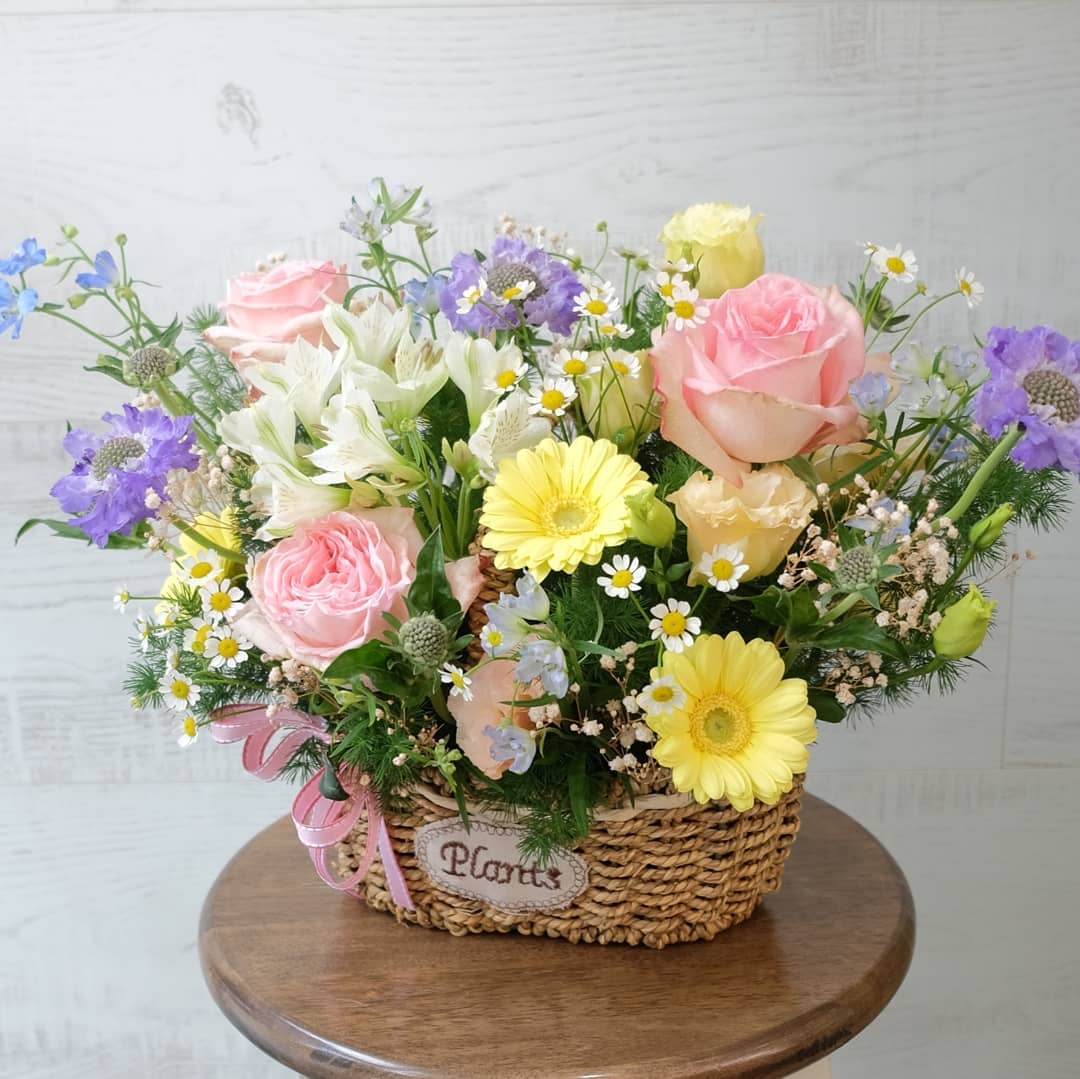 ตะกร้า หลากสี หวาน ดอกไม้หลัก กุหลาบ เดซี่/มาร์กาเร็ต ทานตะวัน — ผลงานร้านดอกไม้ Sweetflower by Issaree — ภาพที่ 3 จาก 4