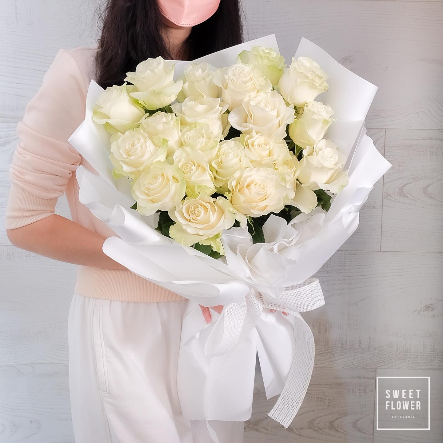 ช่อ ขาว-เขียว หวาน ดอกไม้หลัก กุหลาบ — ผลงานร้านดอกไม้ Sweetflower by Issaree