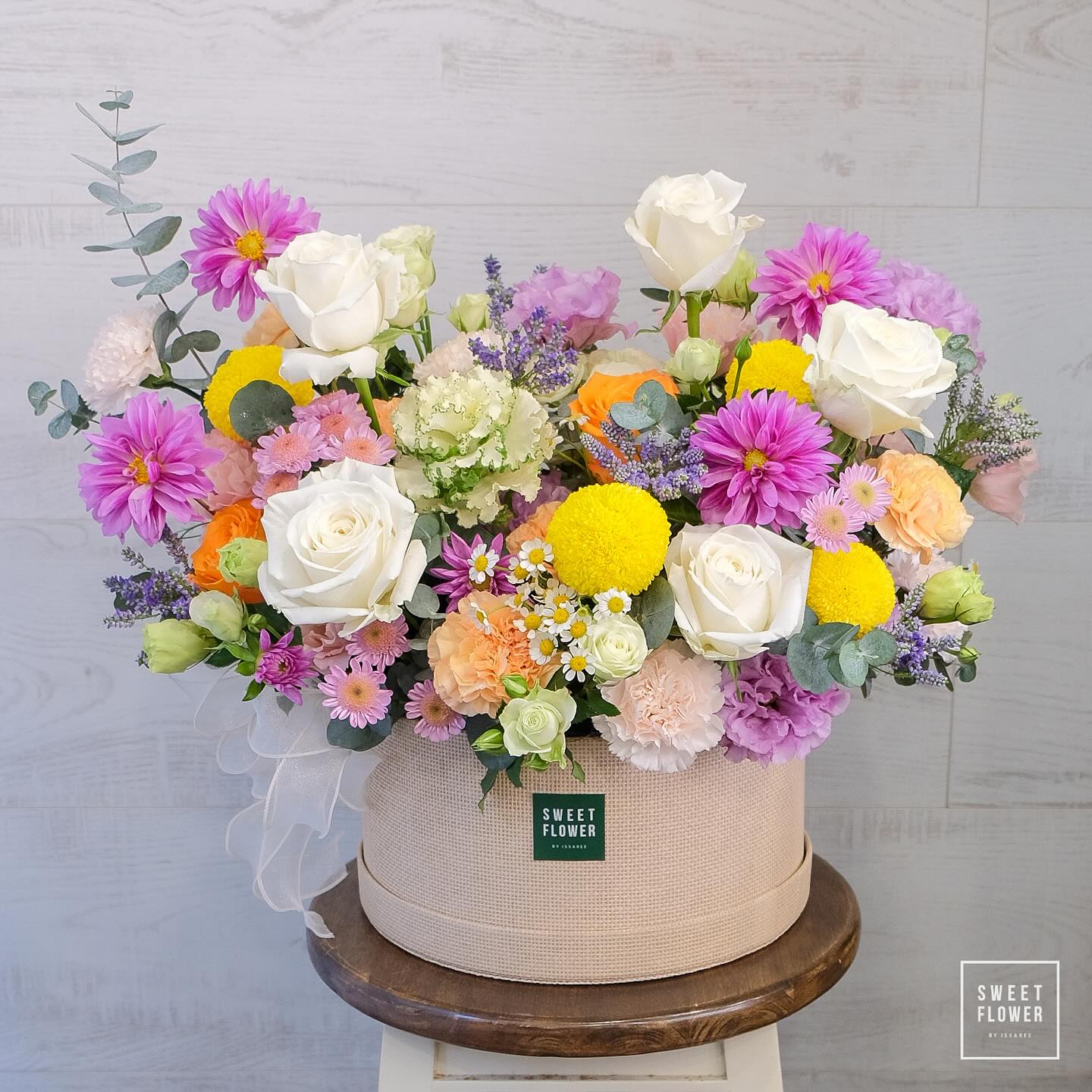 กล่อง หลากสี หวาน ดอกไม้หลัก กุหลาบ เยอบีร่า ดาเลีย — ผลงานร้านดอกไม้ Sweetflower by Issaree — ภาพที่ 2 จาก 2